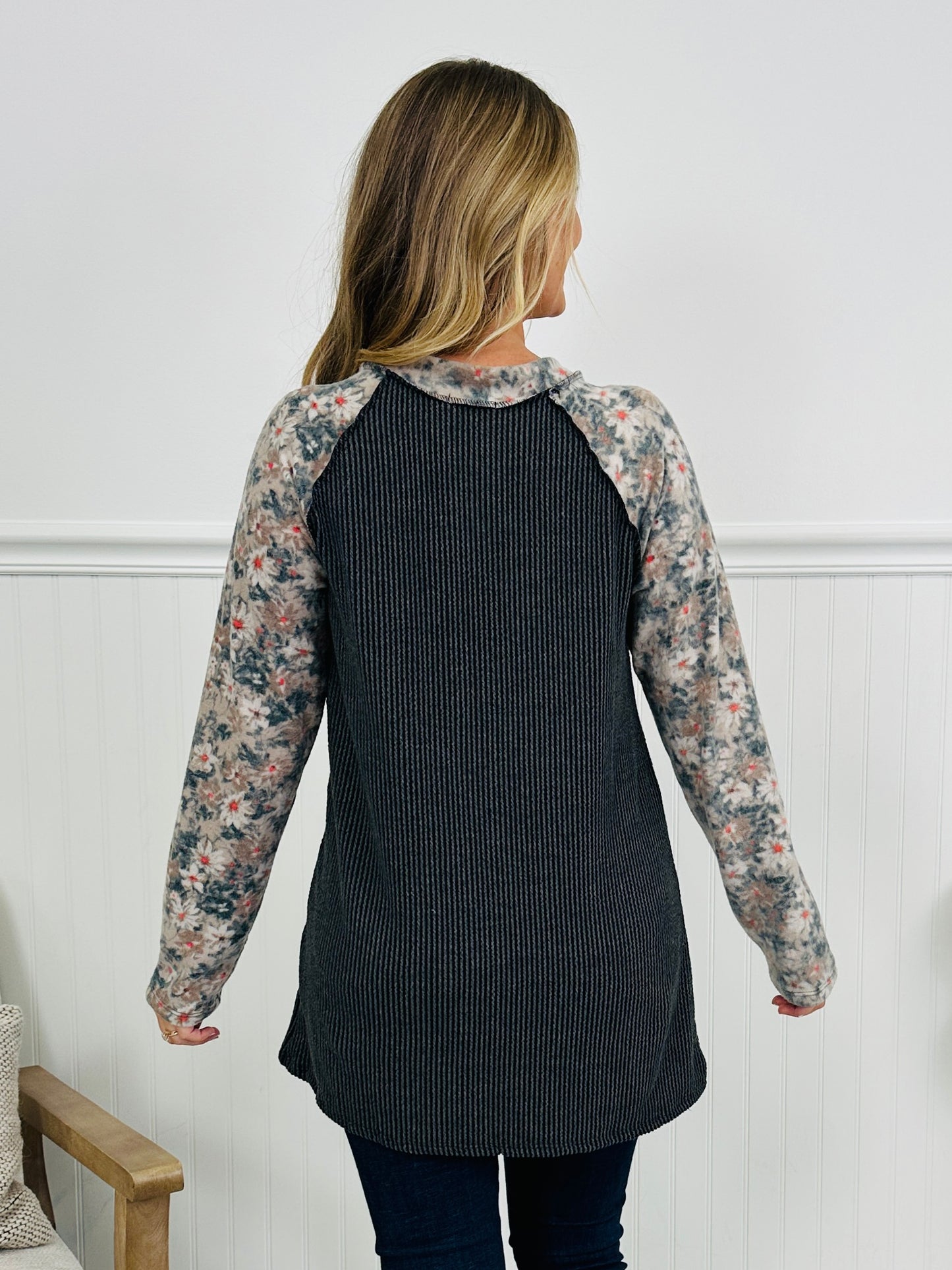 Dreamfield Daze Top in Charcoal