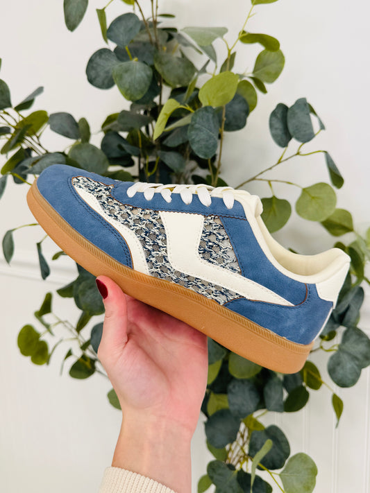 Glimmer Groove Sneakers In Blue White