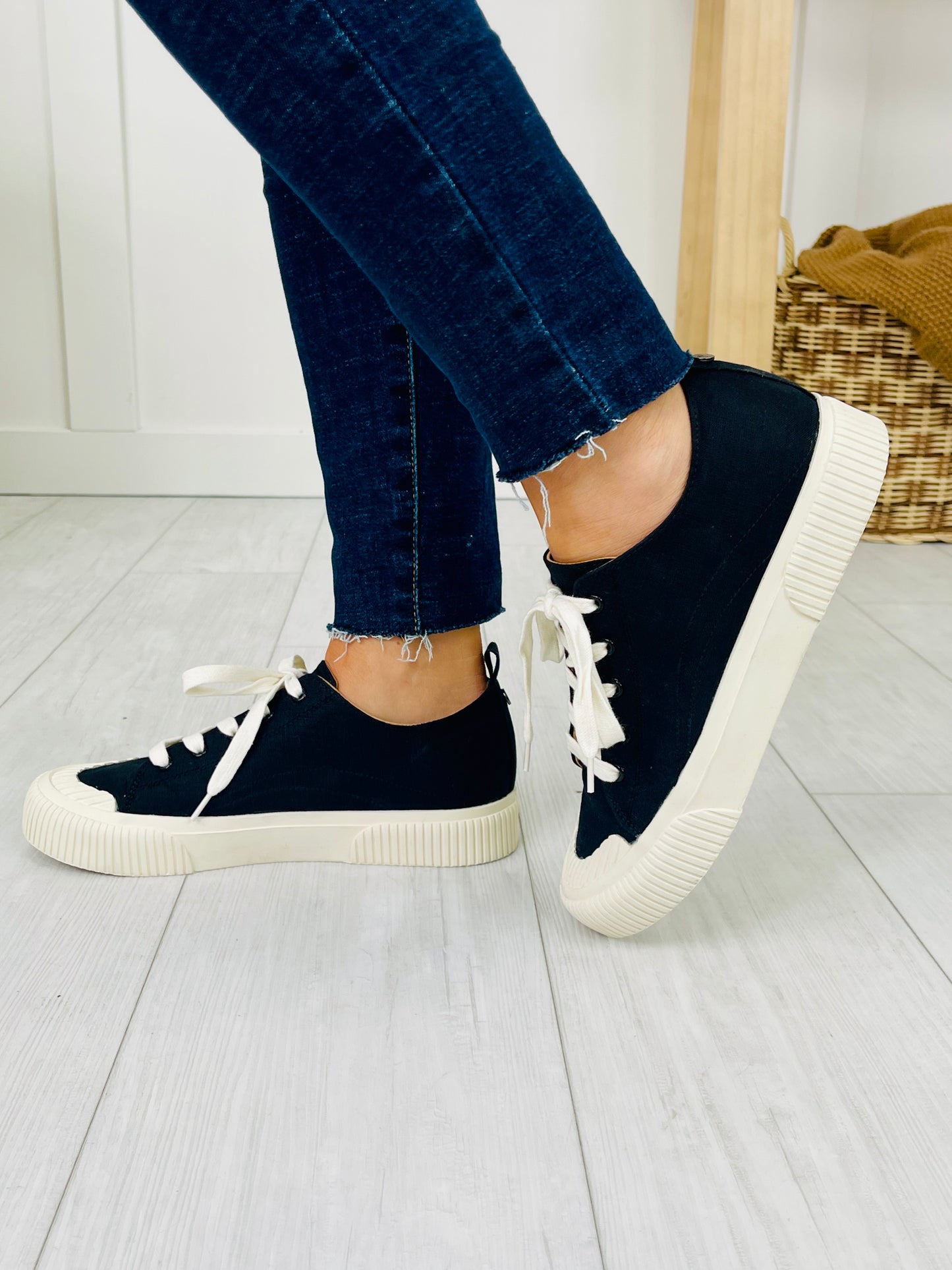 Kickback Club Sneakers in Black