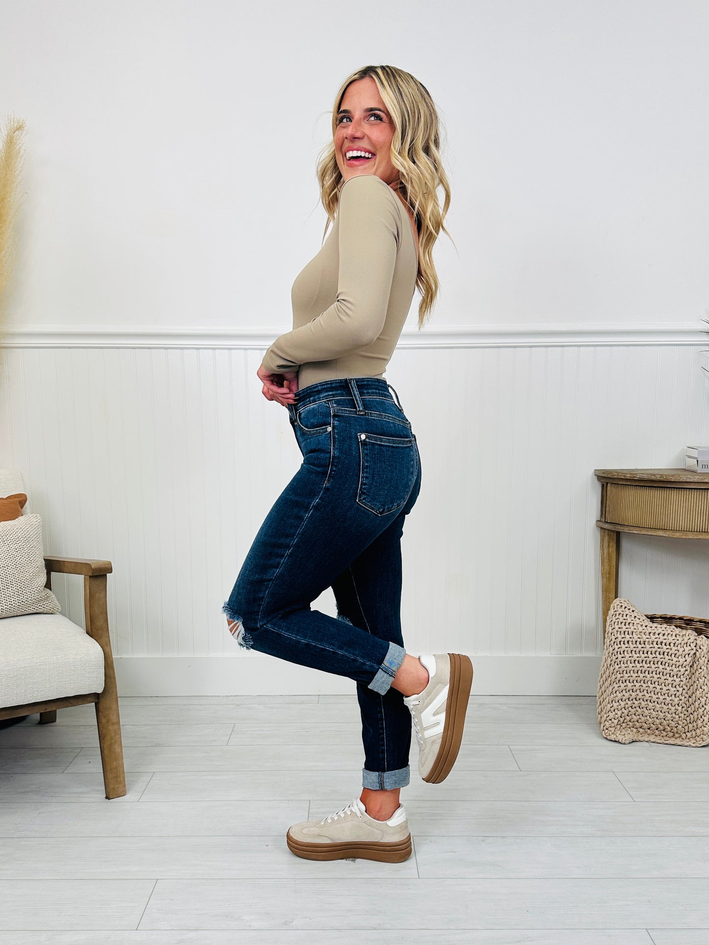 Judy Blue Walk This Way Slim Straight Leg Jeans in Reg/Curvy