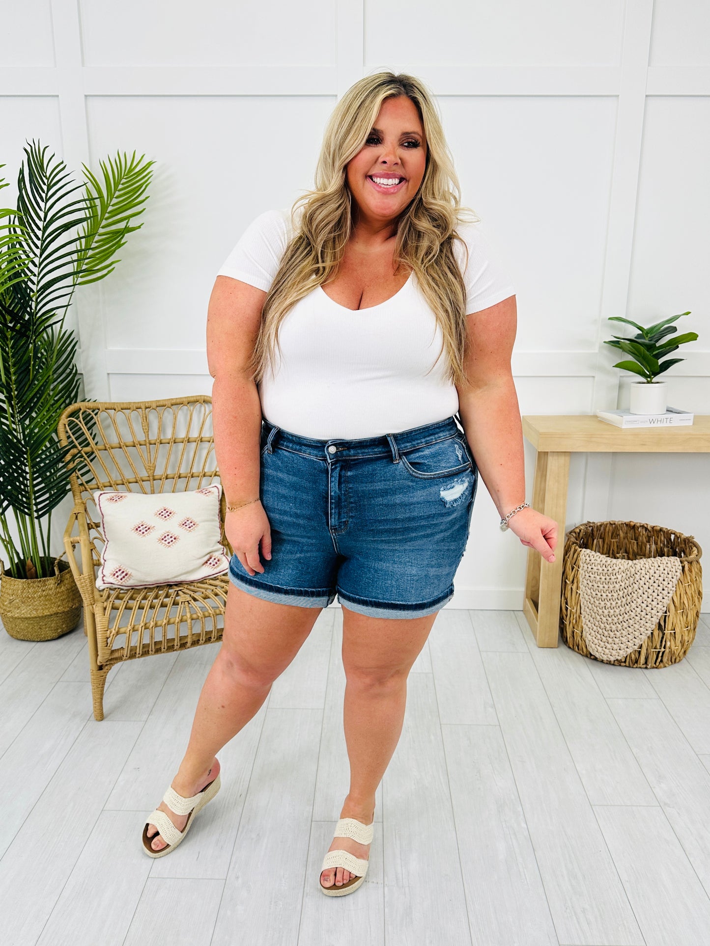 Judy Blue Sunshine Awaits Mid Rise Shorts