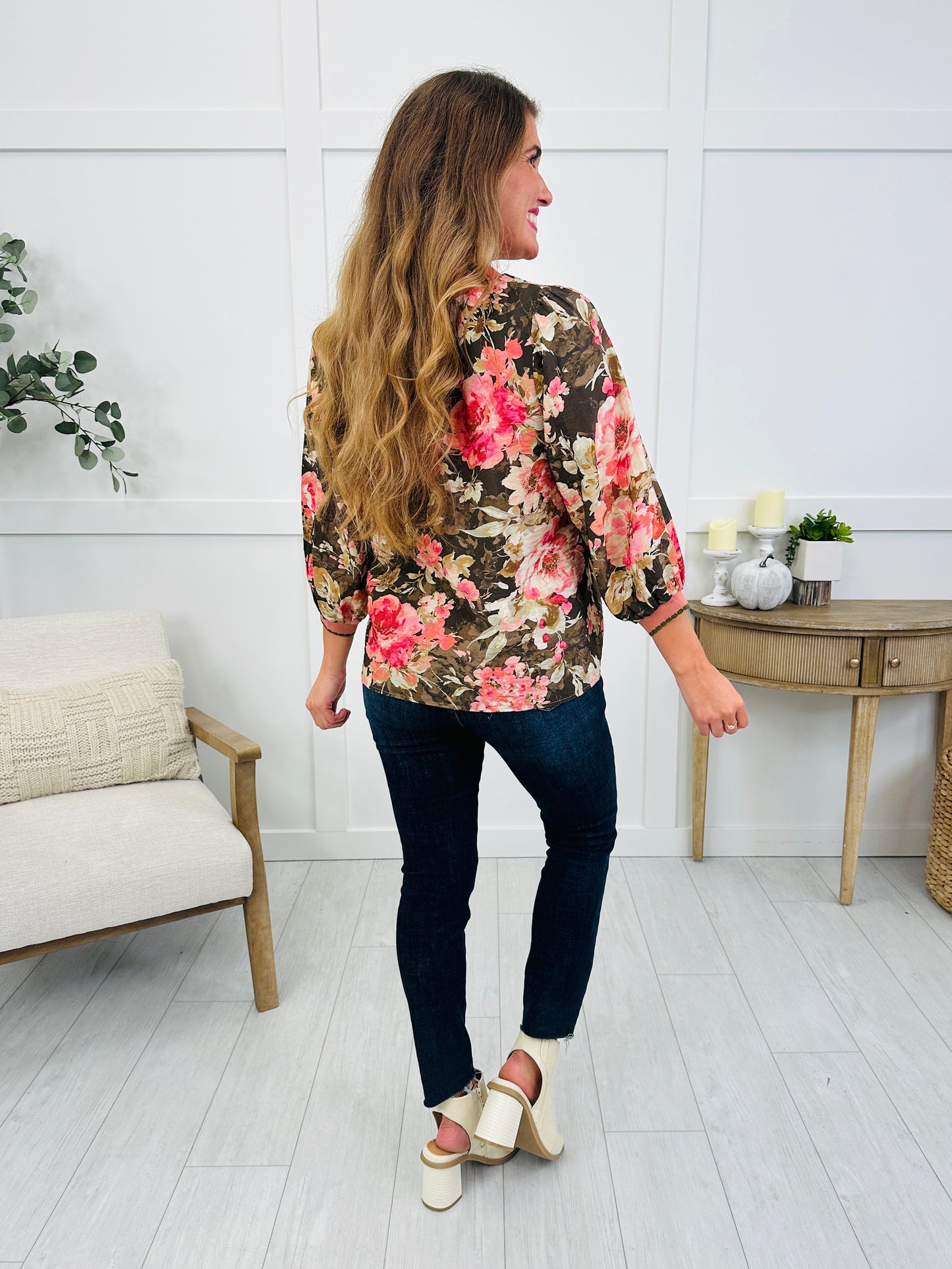The Honeyed Florals Top In Forest Green
