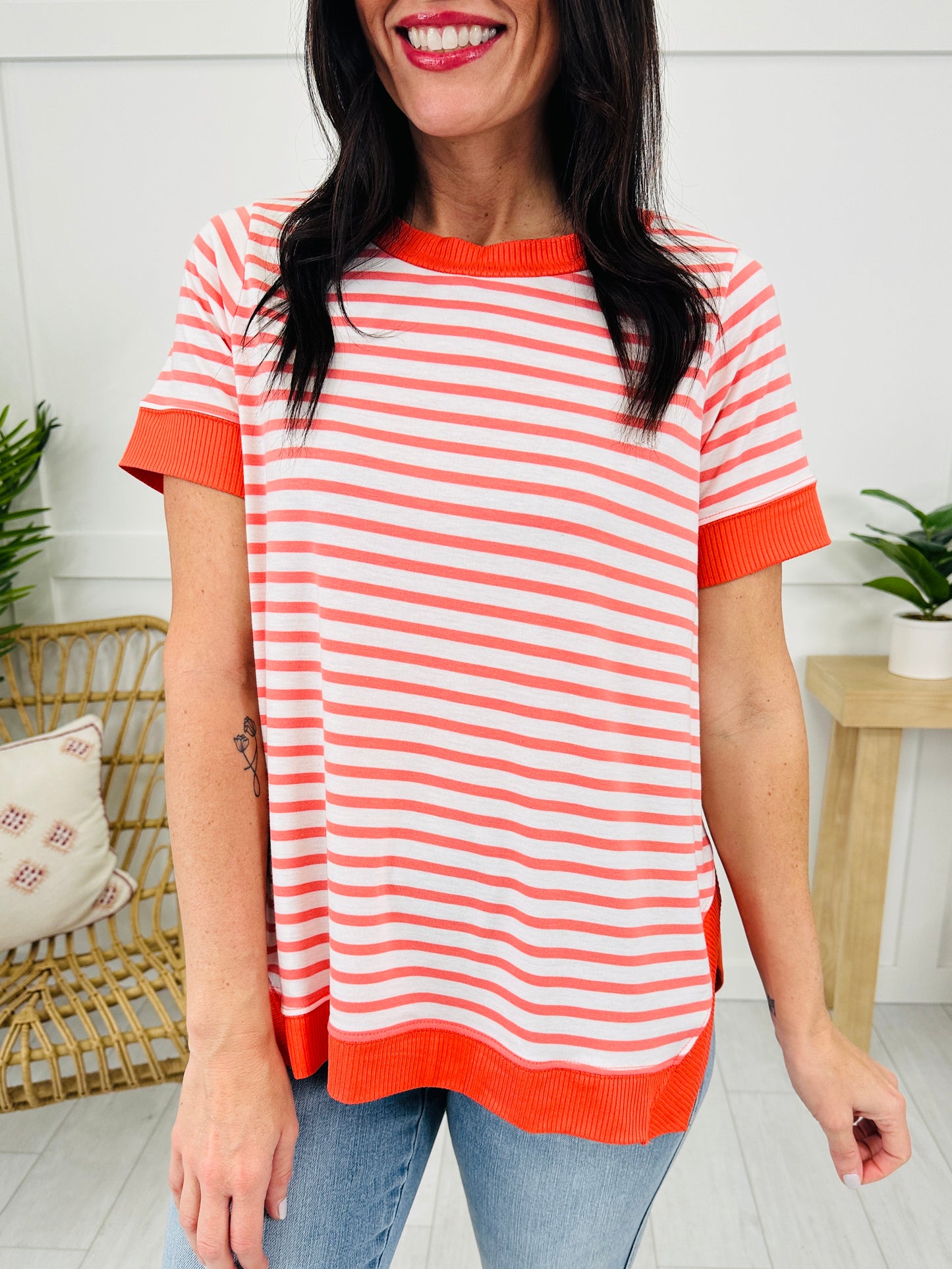 Morning Streaks Top in Off White/Coral