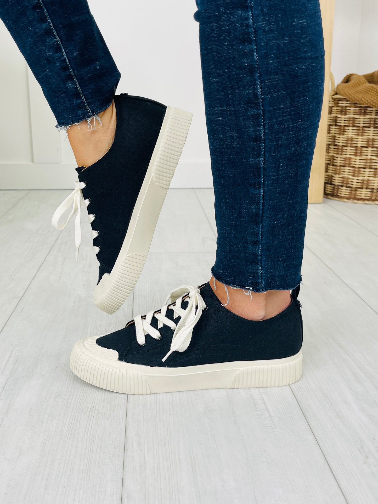 Kickback Club Sneakers in Black