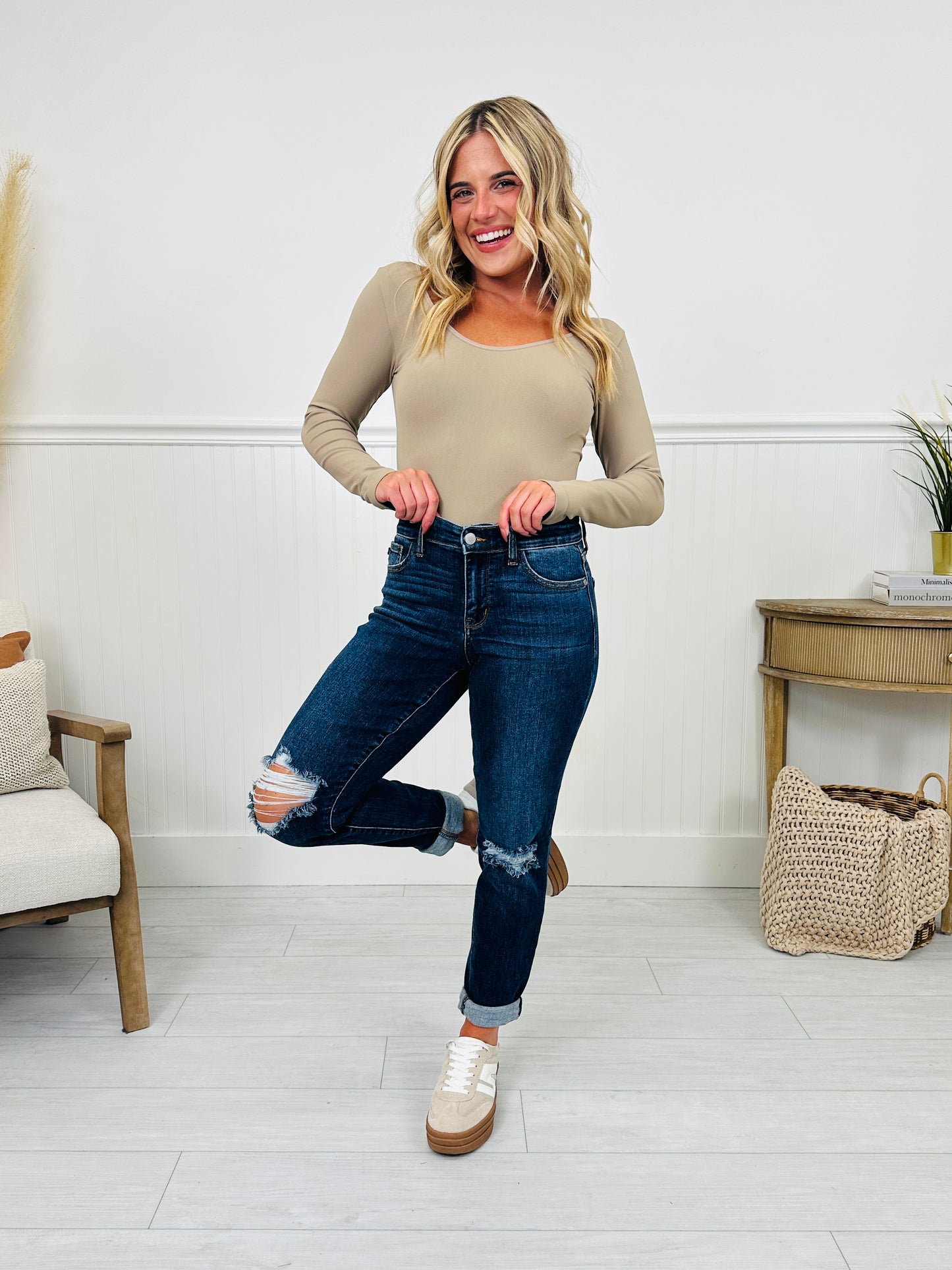 Judy Blue Walk This Way Slim Straight Leg Jeans in Reg/Curvy