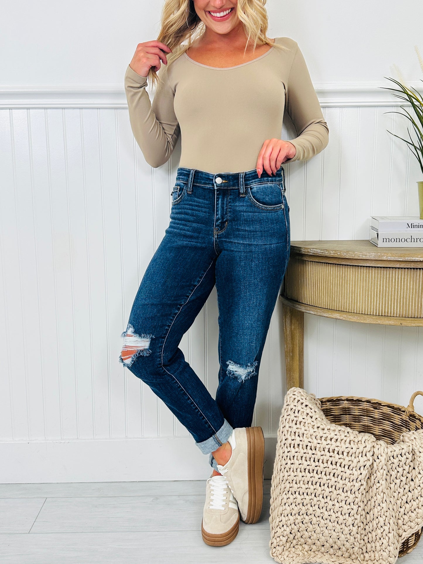 Judy Blue Walk This Way Slim Straight Leg Jeans in Reg/Curvy