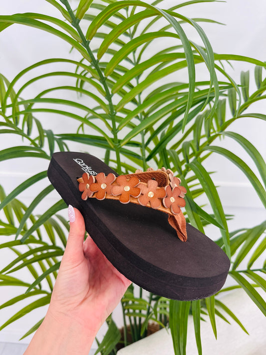 Blooming Comfort Flip Flops in Cognac