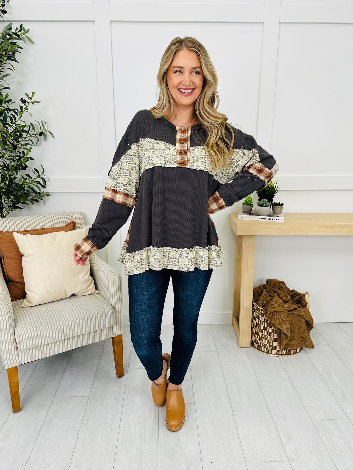 Carefree Charm Top In Charcoal