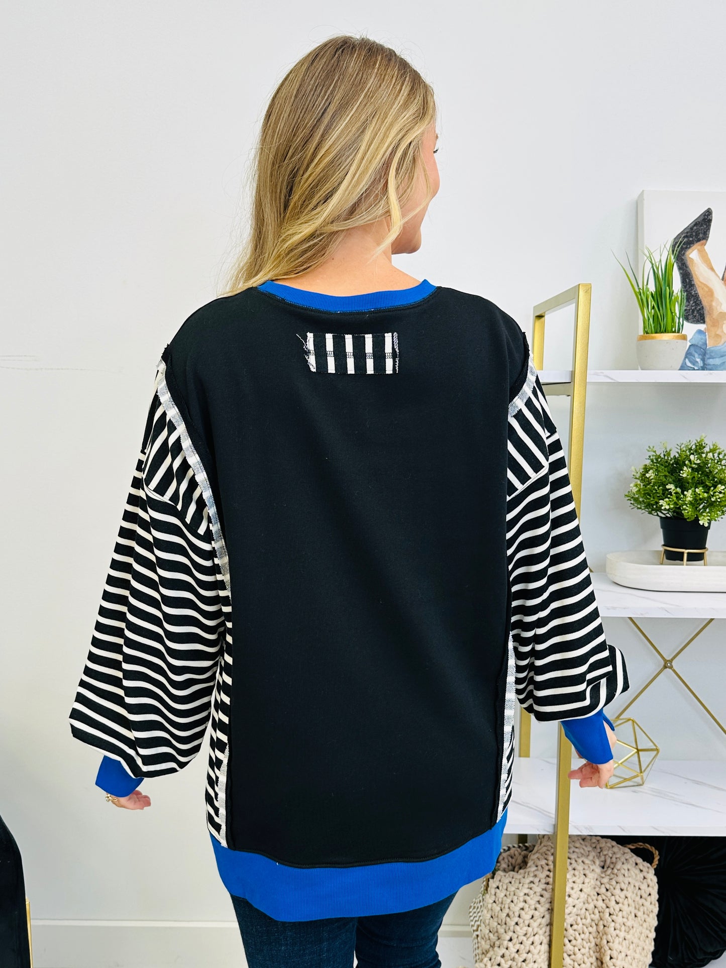 Electric Contrast Sweatshirt in Black