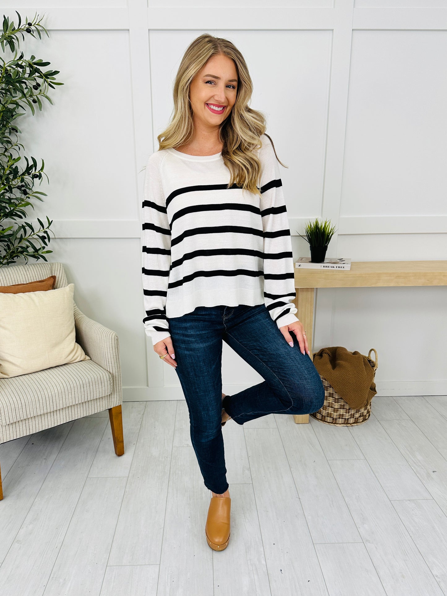 Classic Beauty Top in Black/Cream