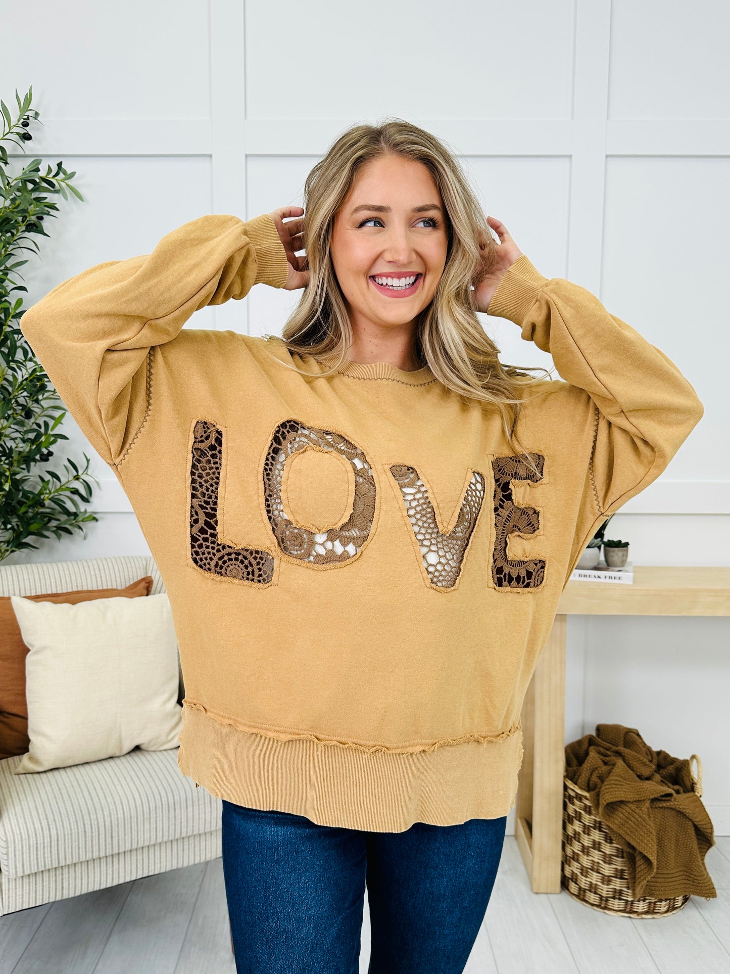 REG/CURVY Love Bound Sweatshirt
