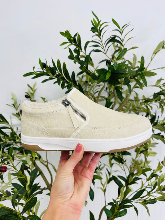 Toasty Trails Sneakers In Ivory