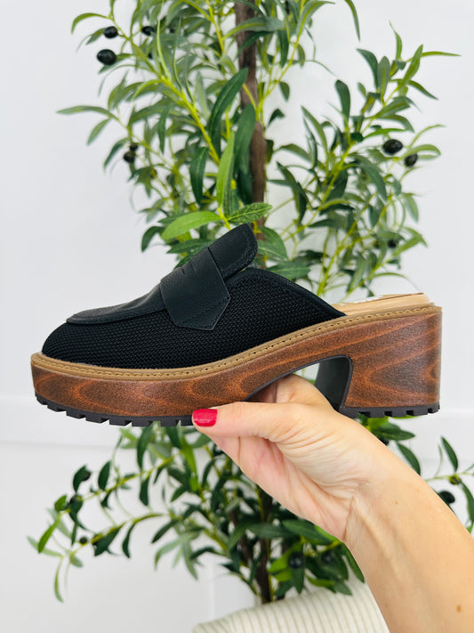 Slip Into Power Clogs in Black