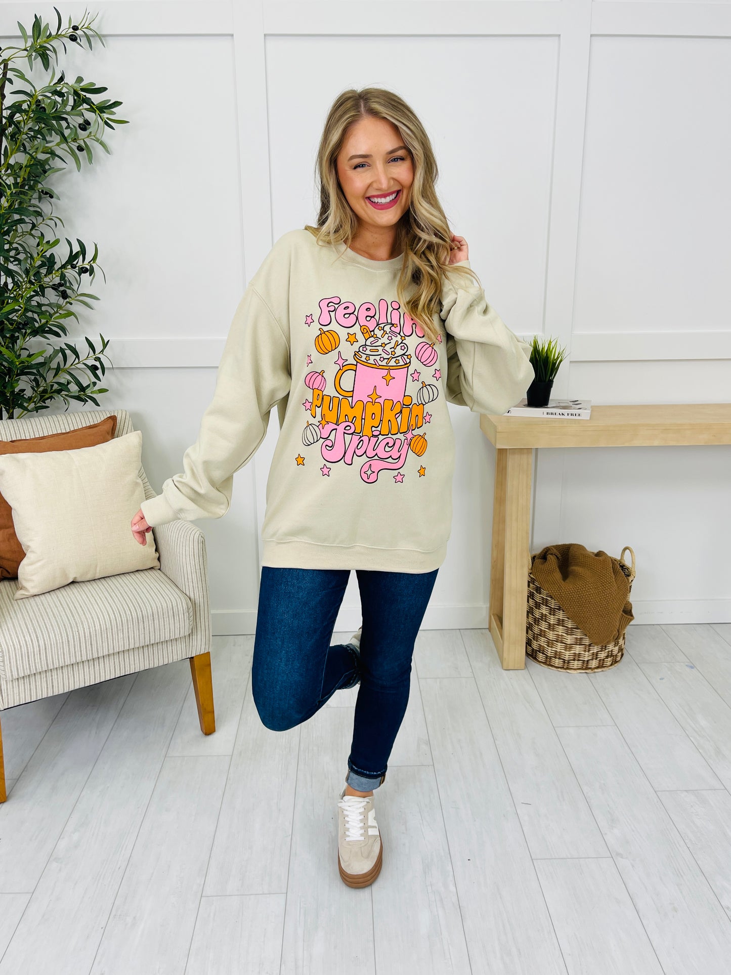 Feelin Pumpkin Spicy Graphic Crewneck Sweatshirt