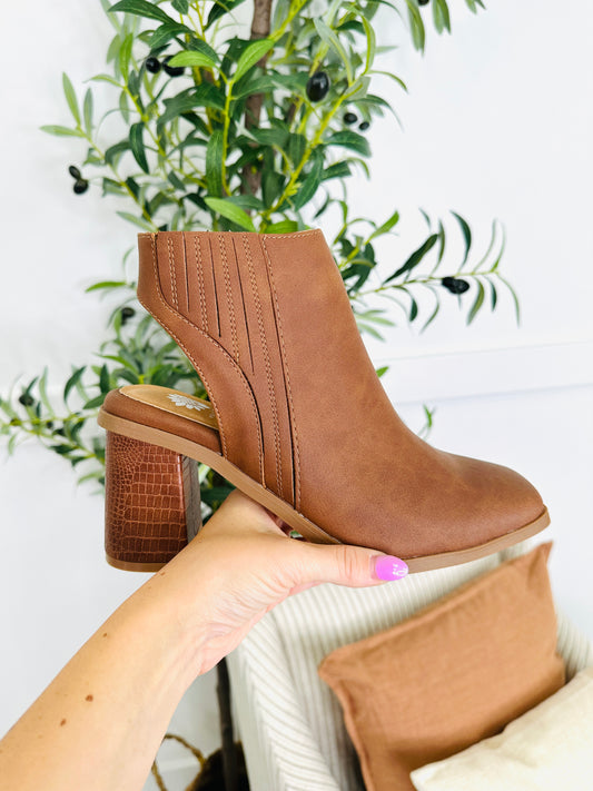Frame Out Booties in Tan