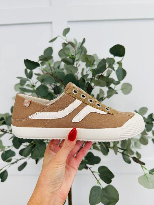 Seaside Slip-Ons Sneakers In Warm Taupe/Beige
