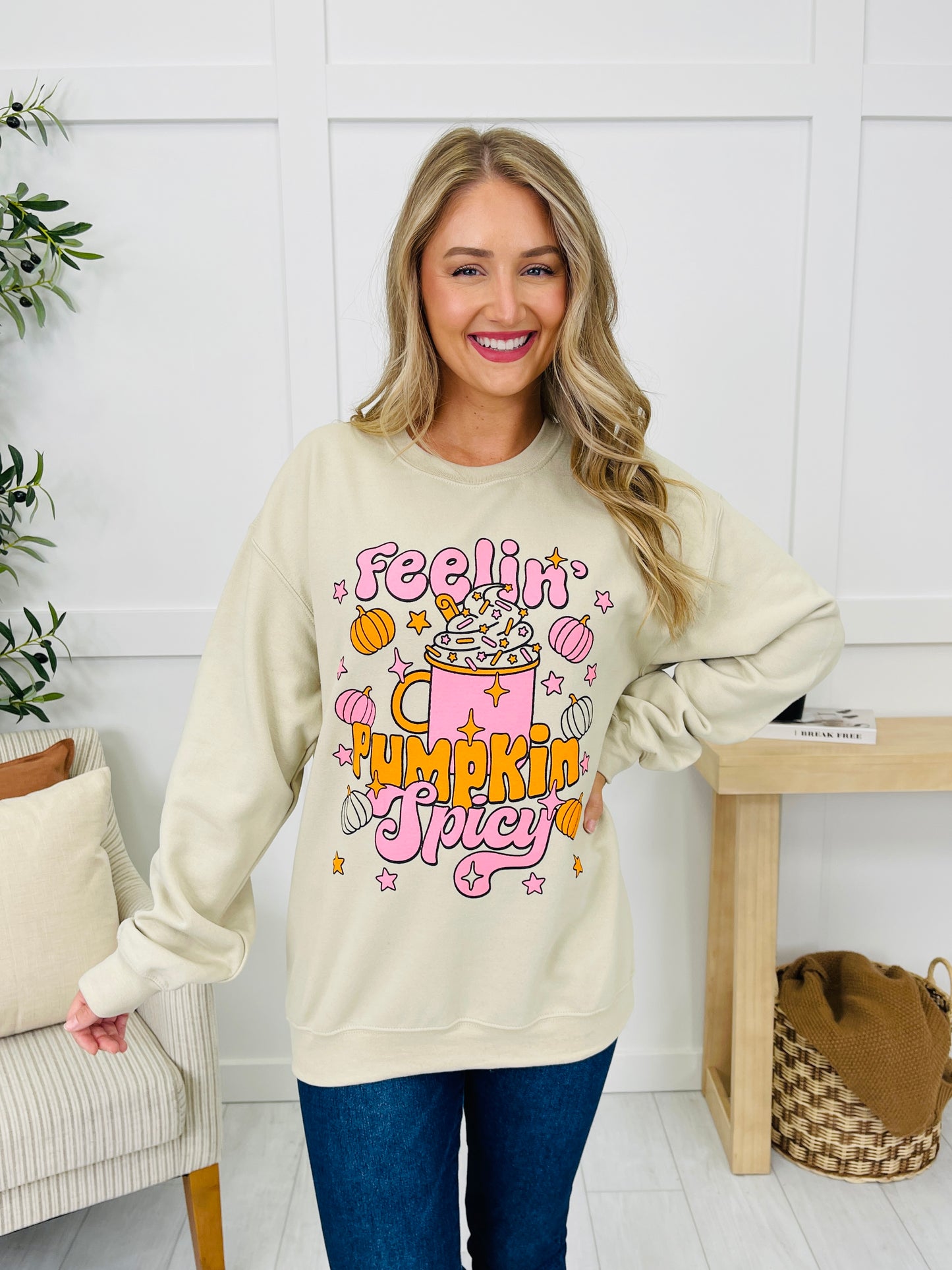 Feelin Pumpkin Spicy Graphic Crewneck Sweatshirt