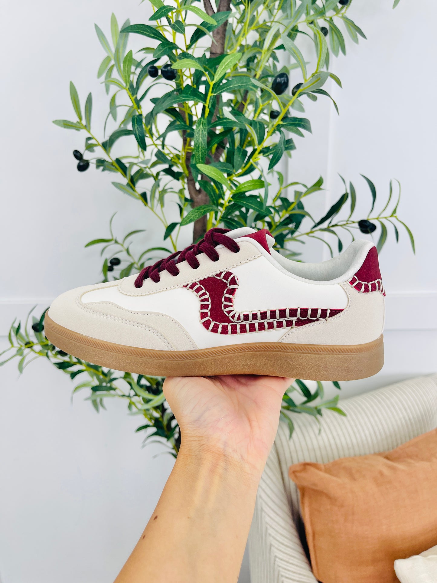The Jetset Sneakers in Beige/Wine