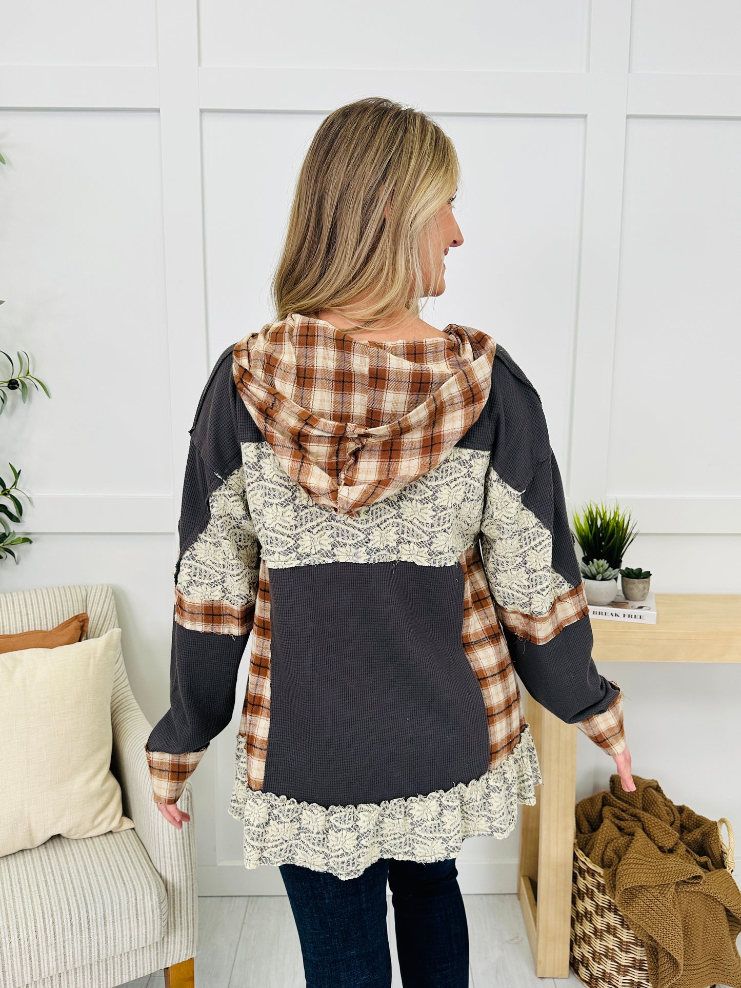 Carefree Charm Top In Charcoal