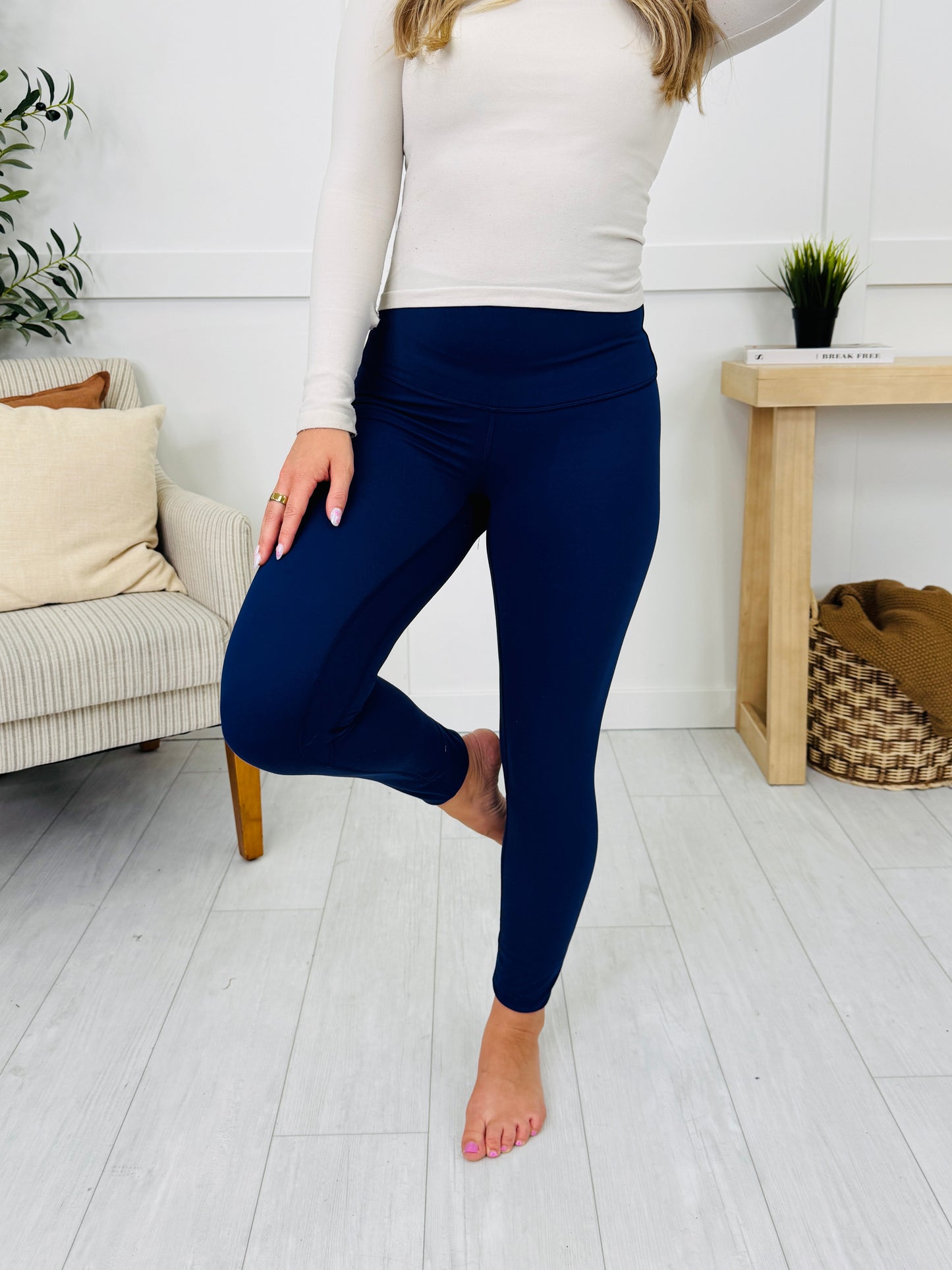Pulse Rise Leggings in Navy Blue