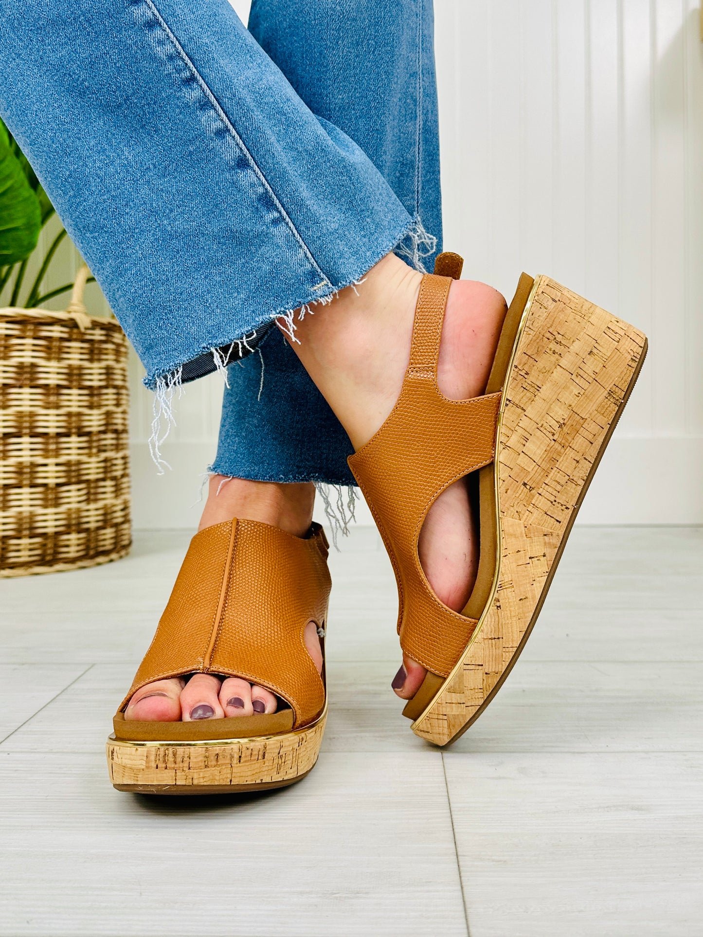 Sunshine Strut Wedges in Camel Lizard