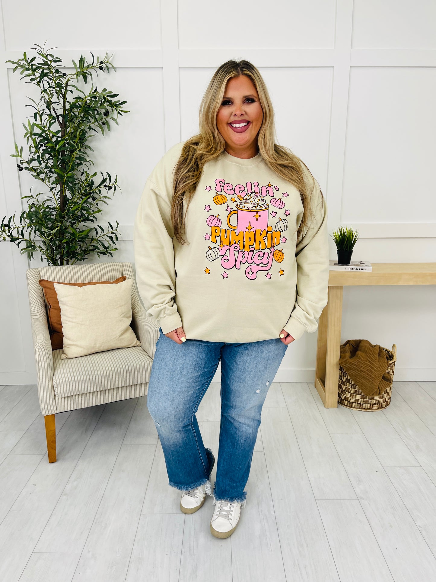 Feelin Pumpkin Spicy Graphic Crewneck Sweatshirt