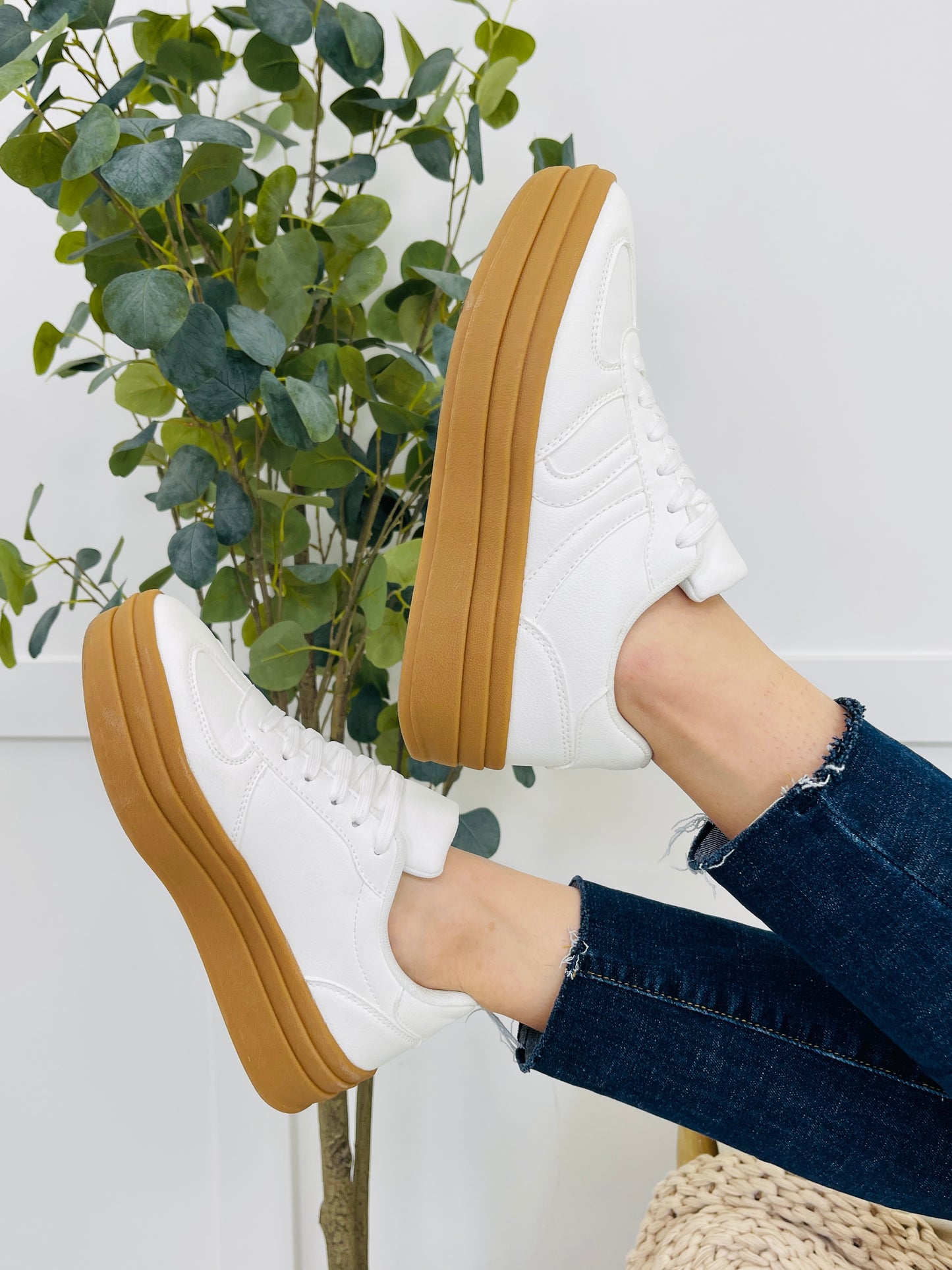 Run The World Sneakers In White