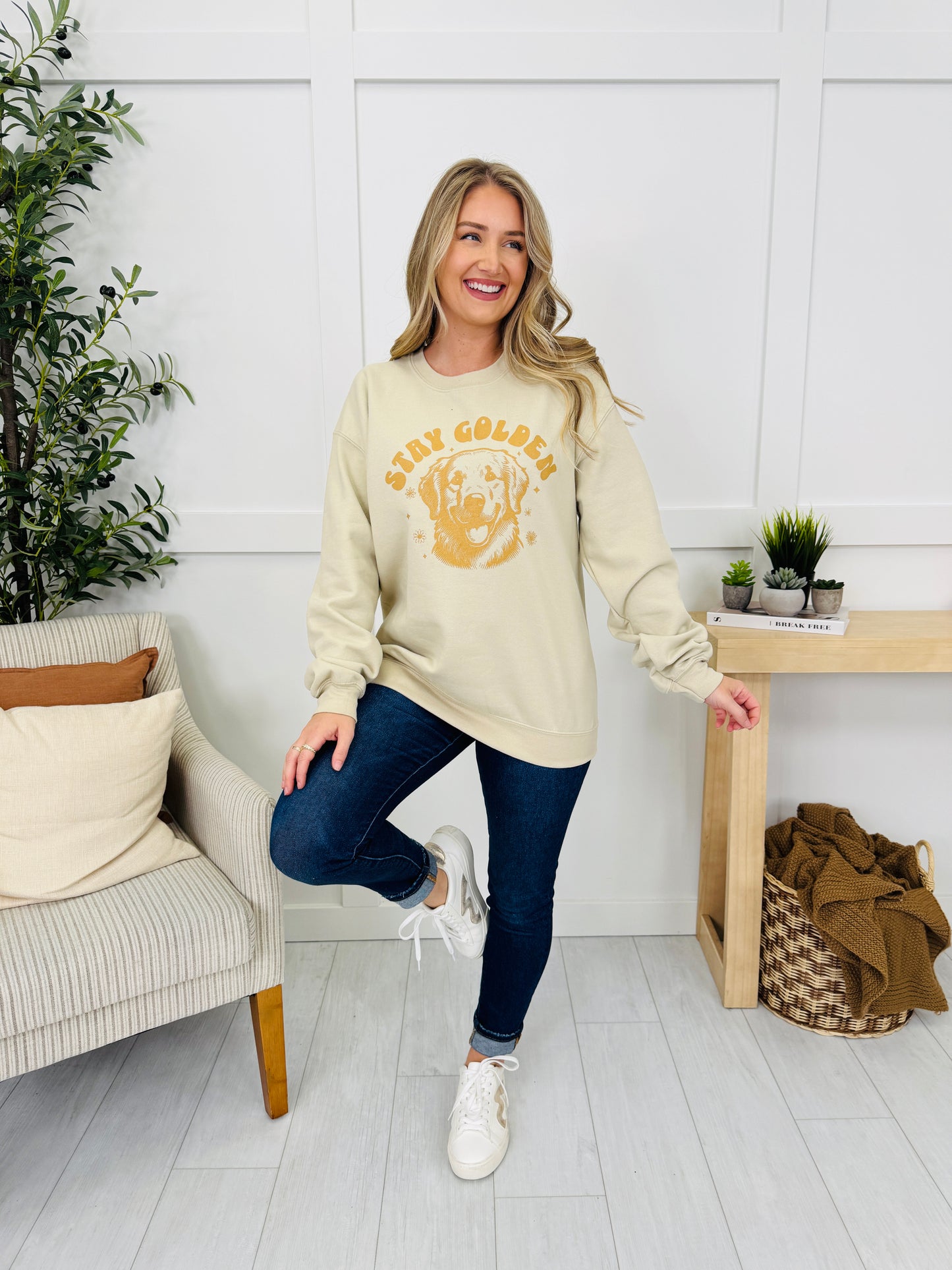Stay Golden Graphic Crewneck Sweatshirt