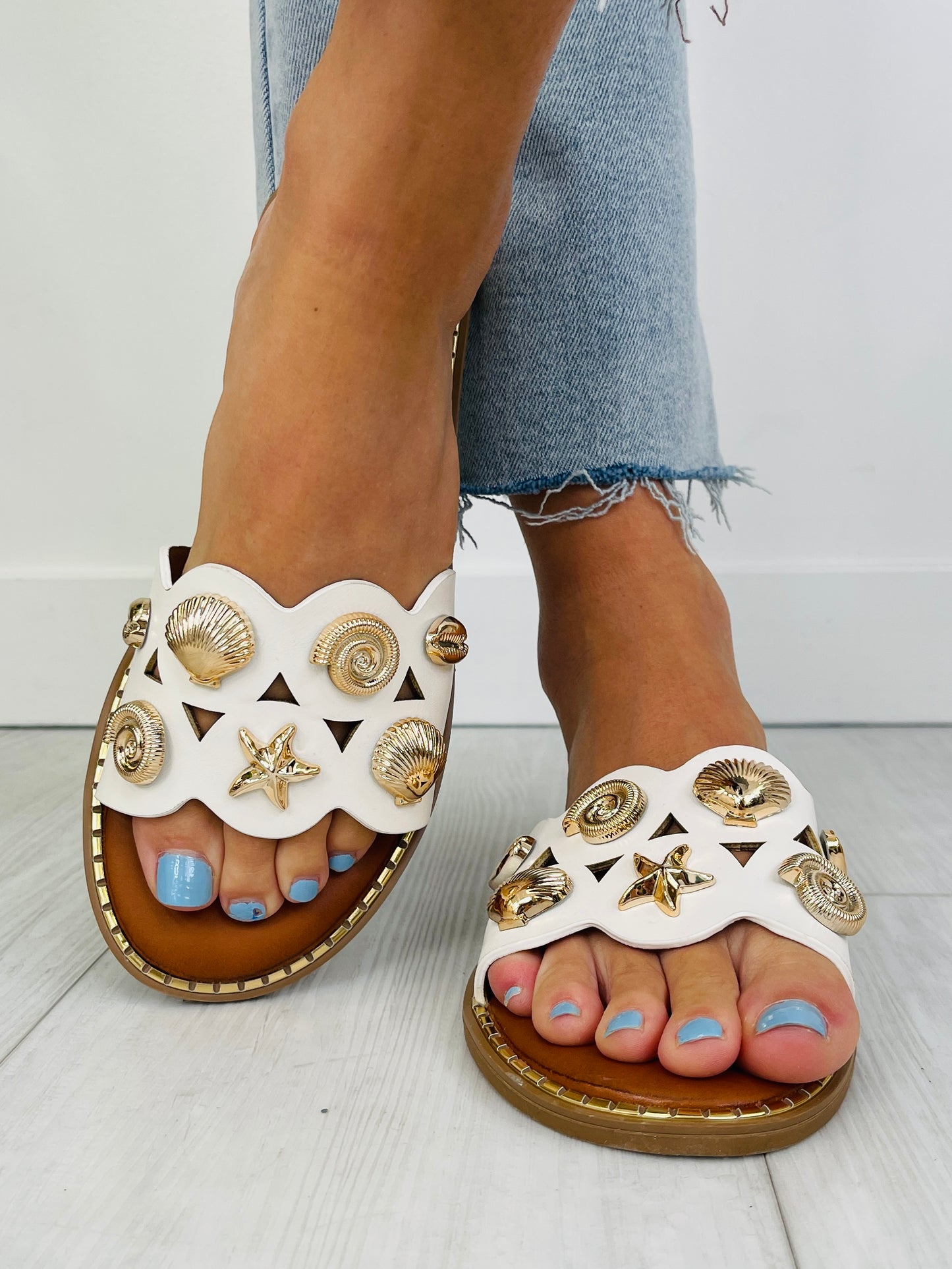 Shell Yeah Baby Sandals In White