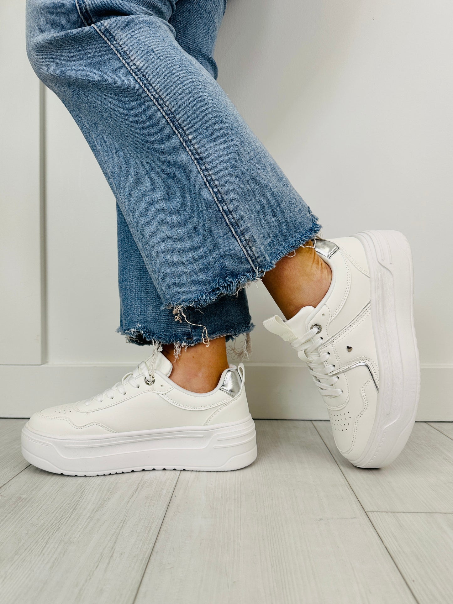 The Charming Step Sneakers In White