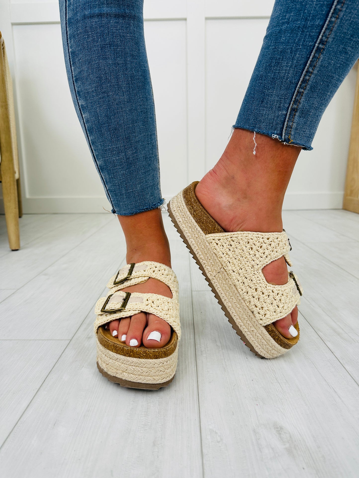 Sunlit Stroll Sandals In Natural