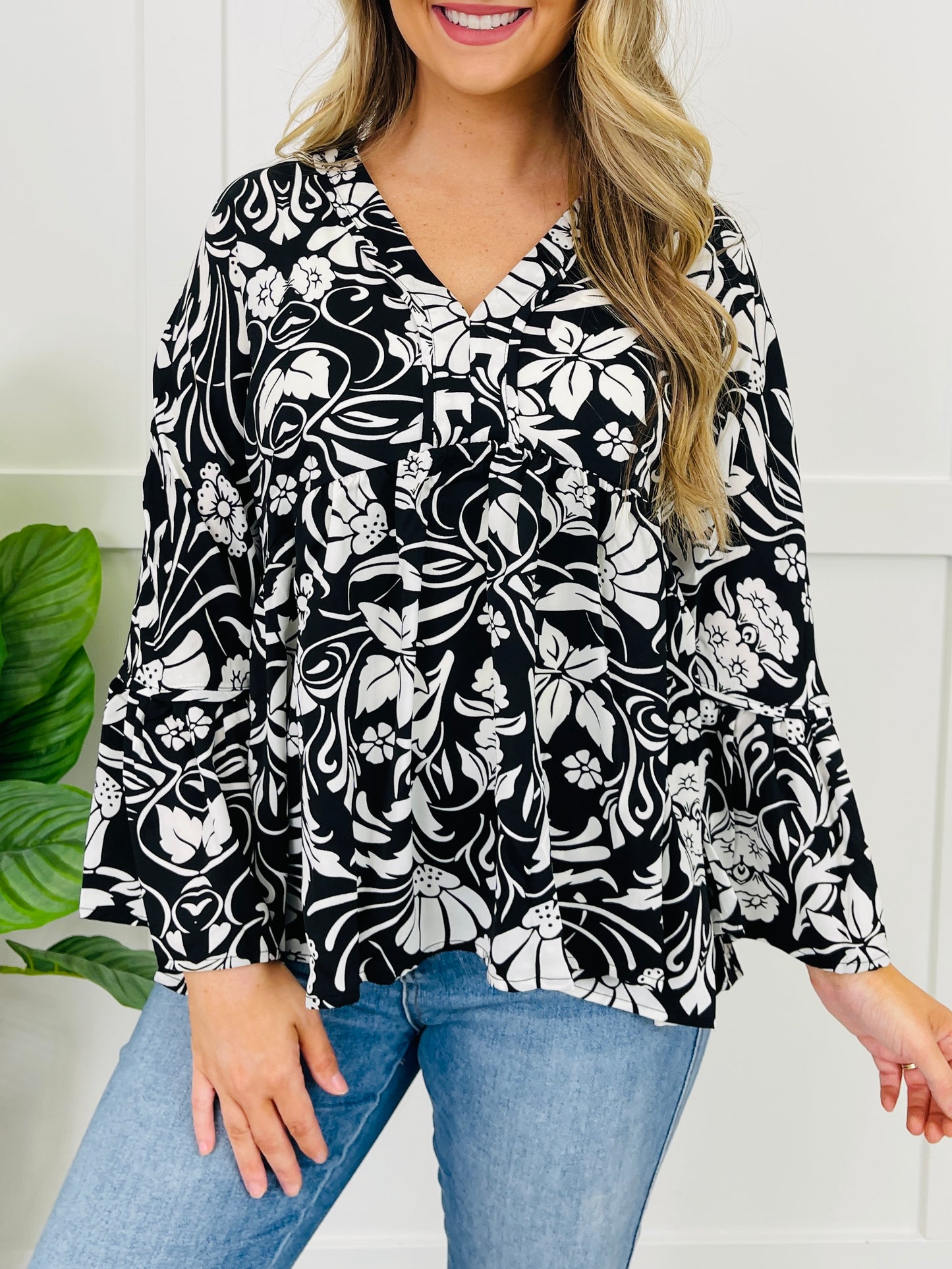 Darling Details Top in Black