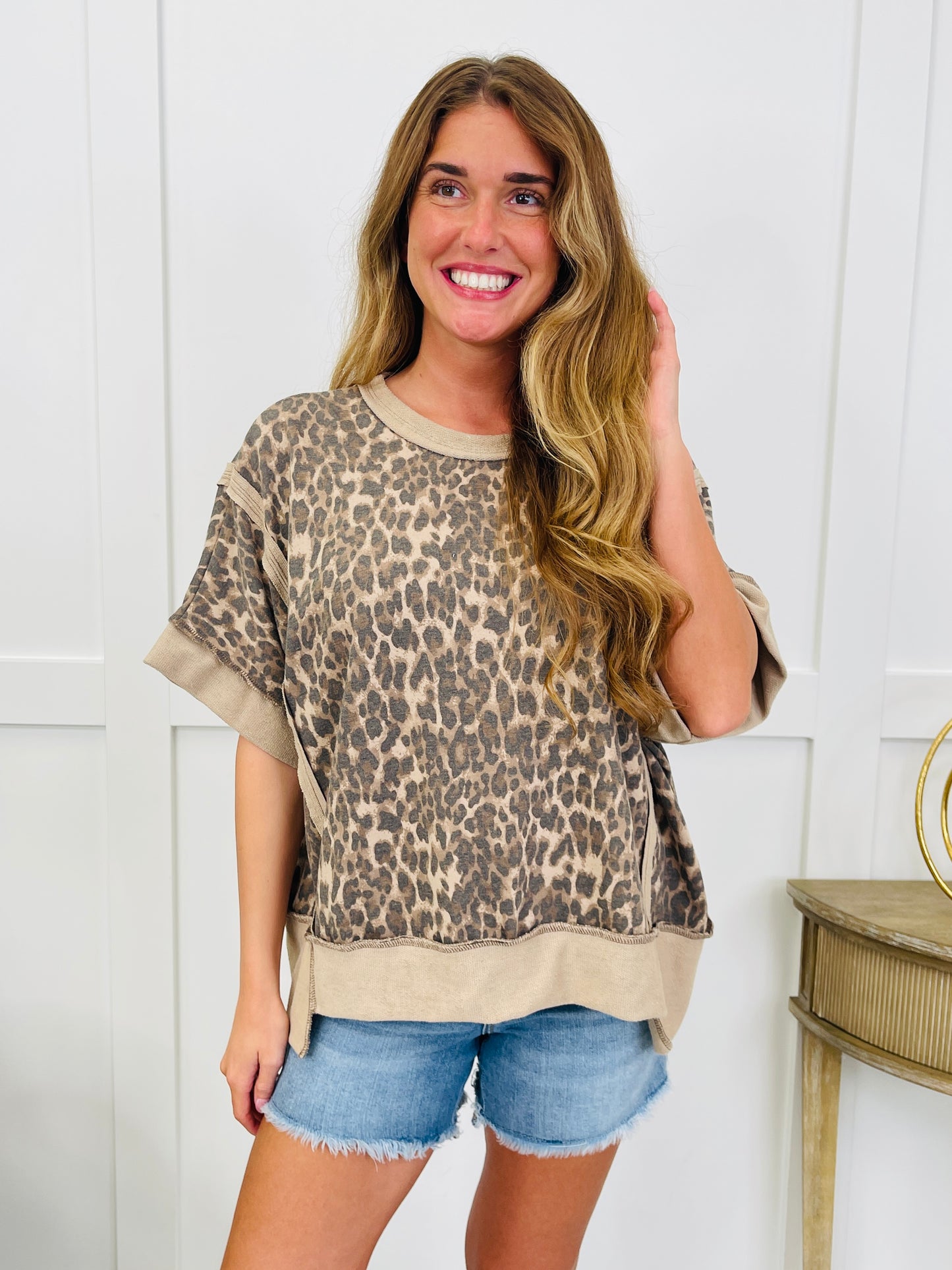 The Relaxed Spot Top In Mocha