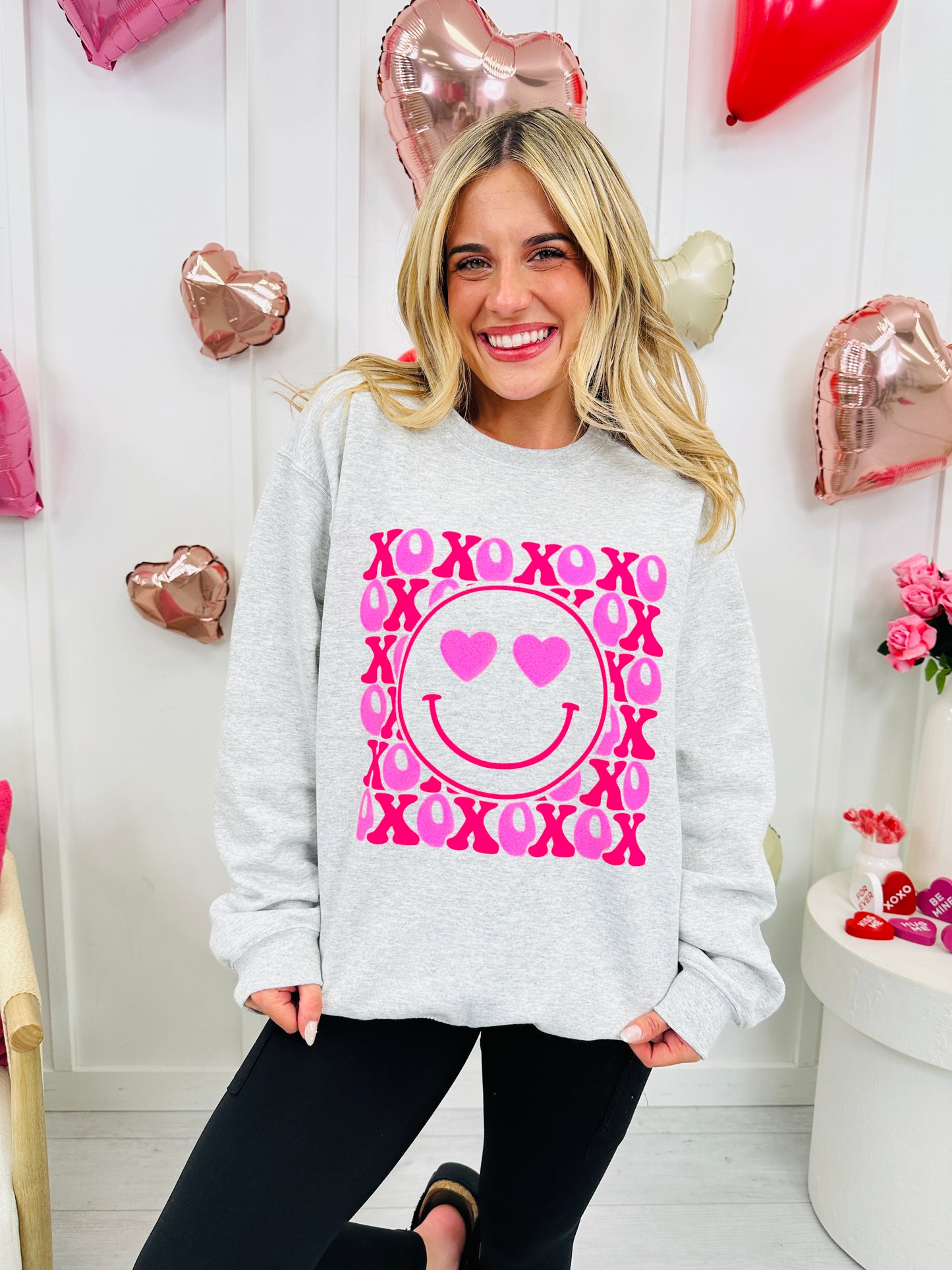 XOXO Smile Graphic Crewneck Sweatshirt