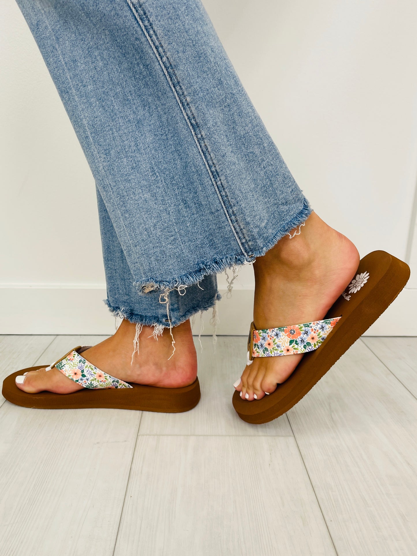 Fresh Bloom Flip Flops In White