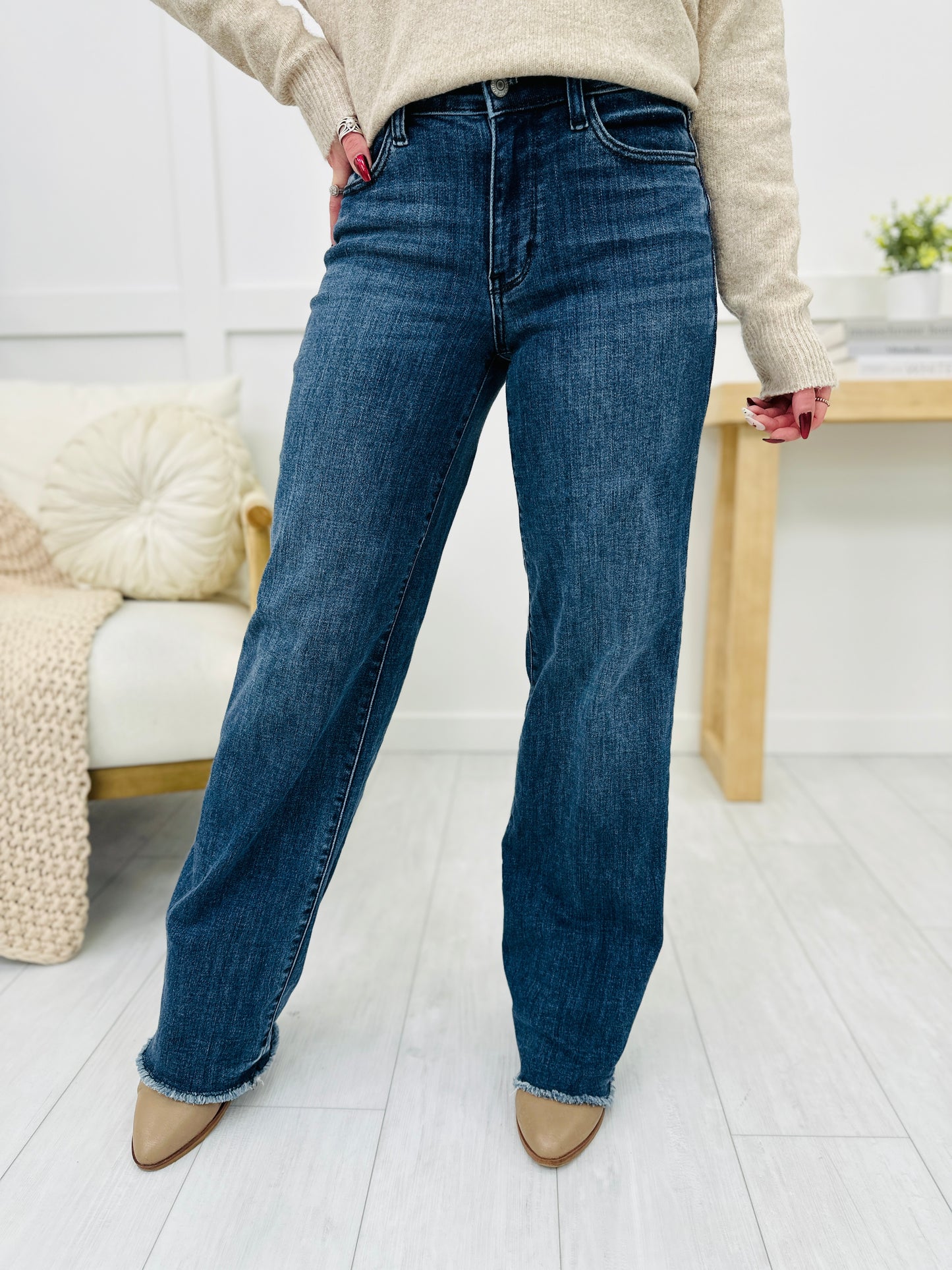 Judy Blue Far and Wide Wide Leg Jeans in Reg/Curvy