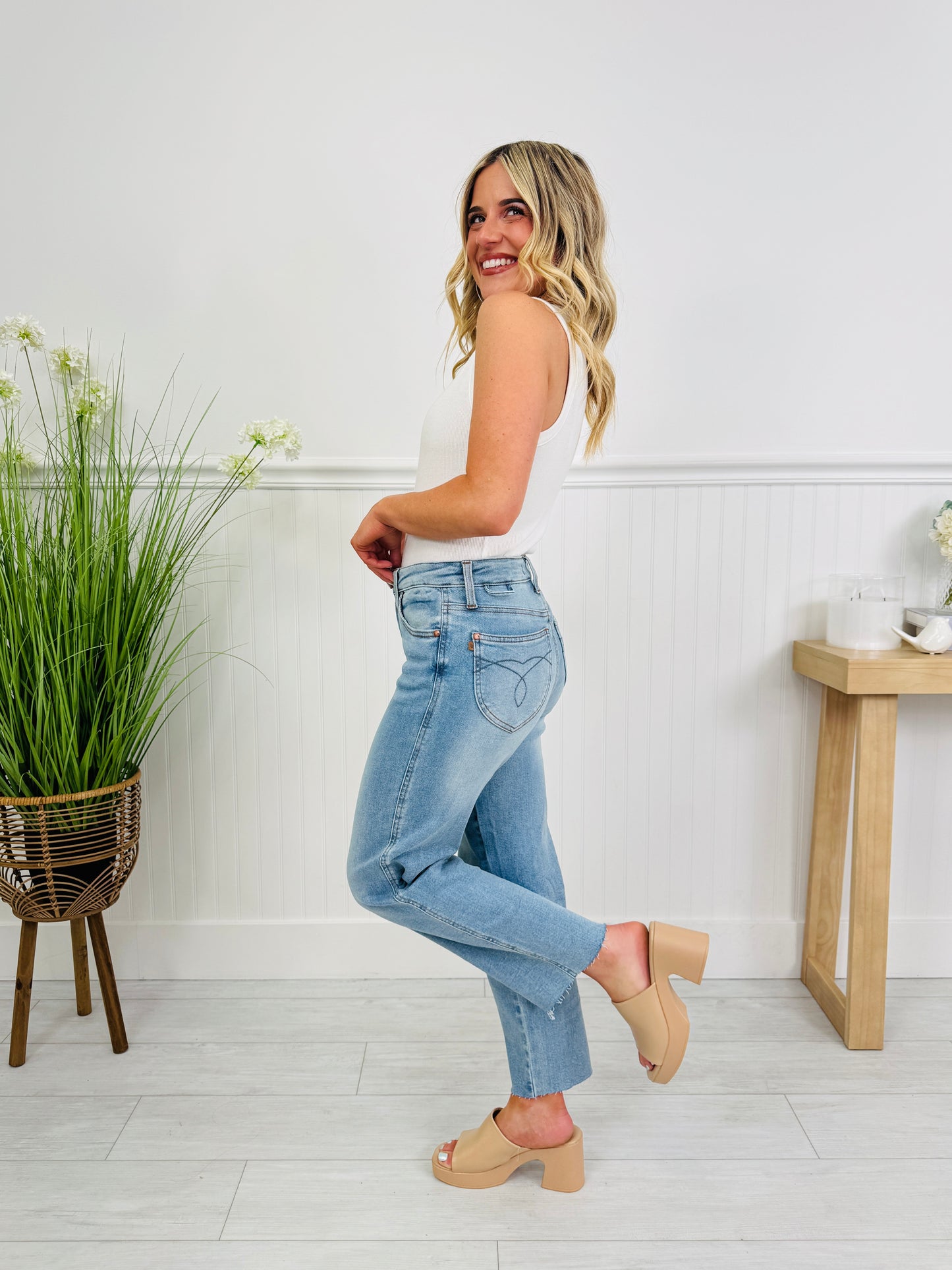 Judy Blue Feel Good Fit Ankle Straight Jeans