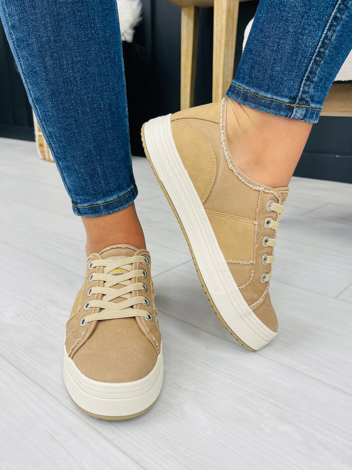 Runaway Rhythm Sneakers In Desert Khaki