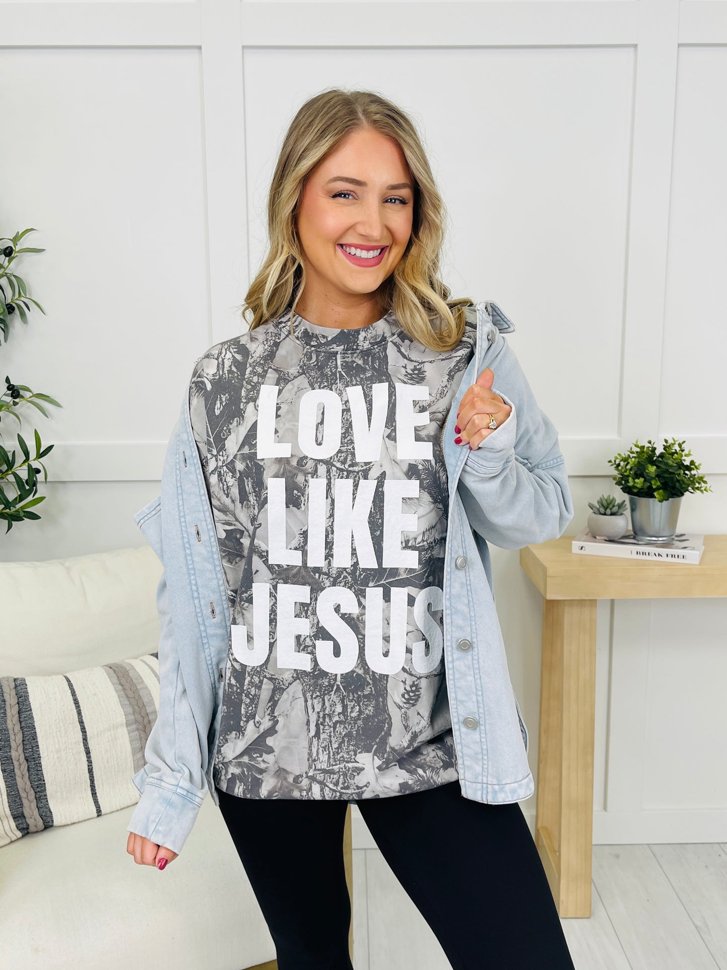 Love Like Jesus Graphic Tee