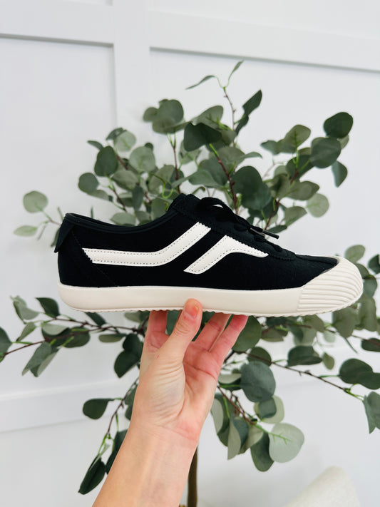 Metro Move Sneakers In Black/Off White