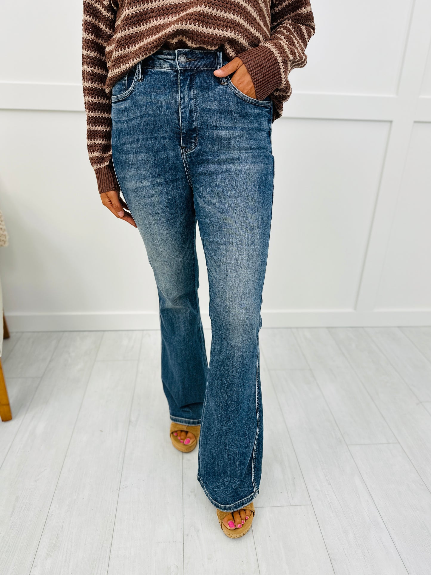 Judy Blue Stop and Stare Tummy Control Flare Jeans in Reg/Curvy