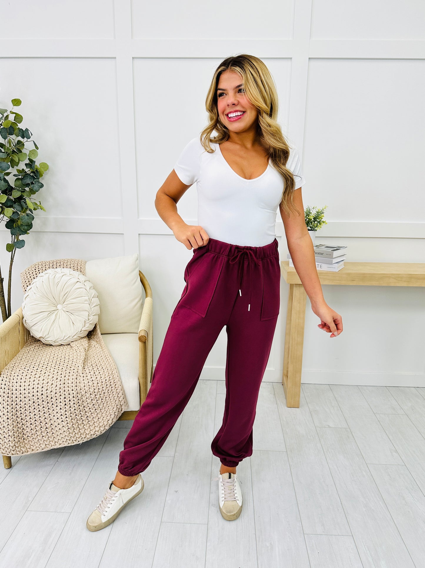 REG/CURVY Merlot Moves Joggers