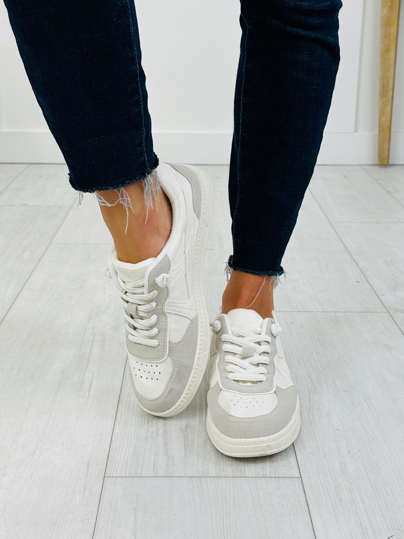 Weekend Wander Sneakers In Cream/Grey