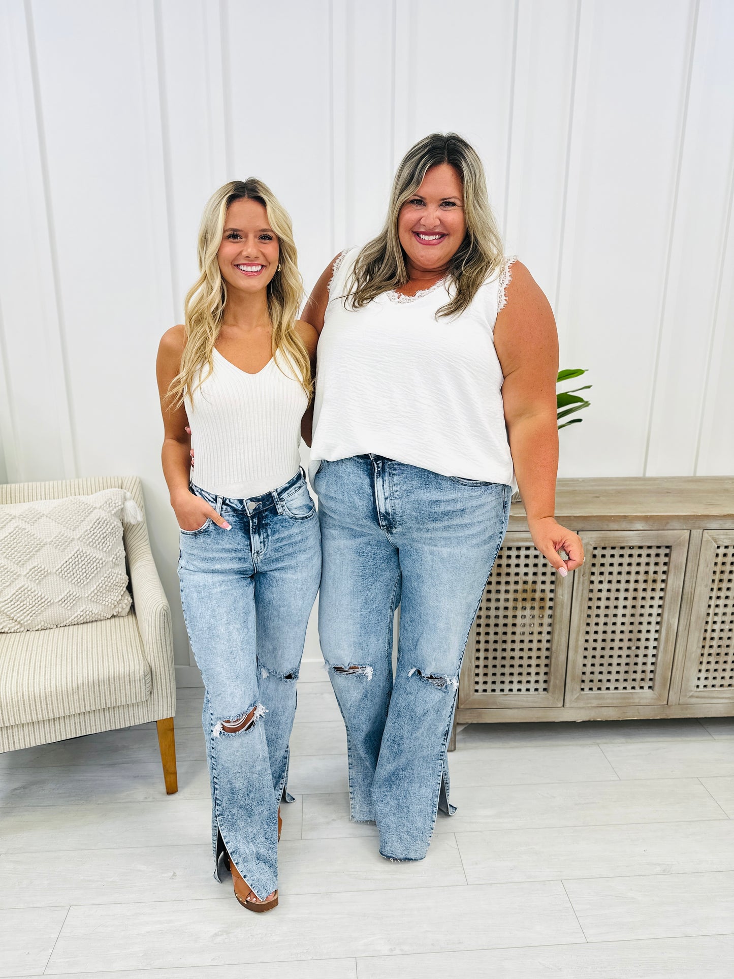 Risen Side by Side Straight Leg Jeans in Reg/Curvy