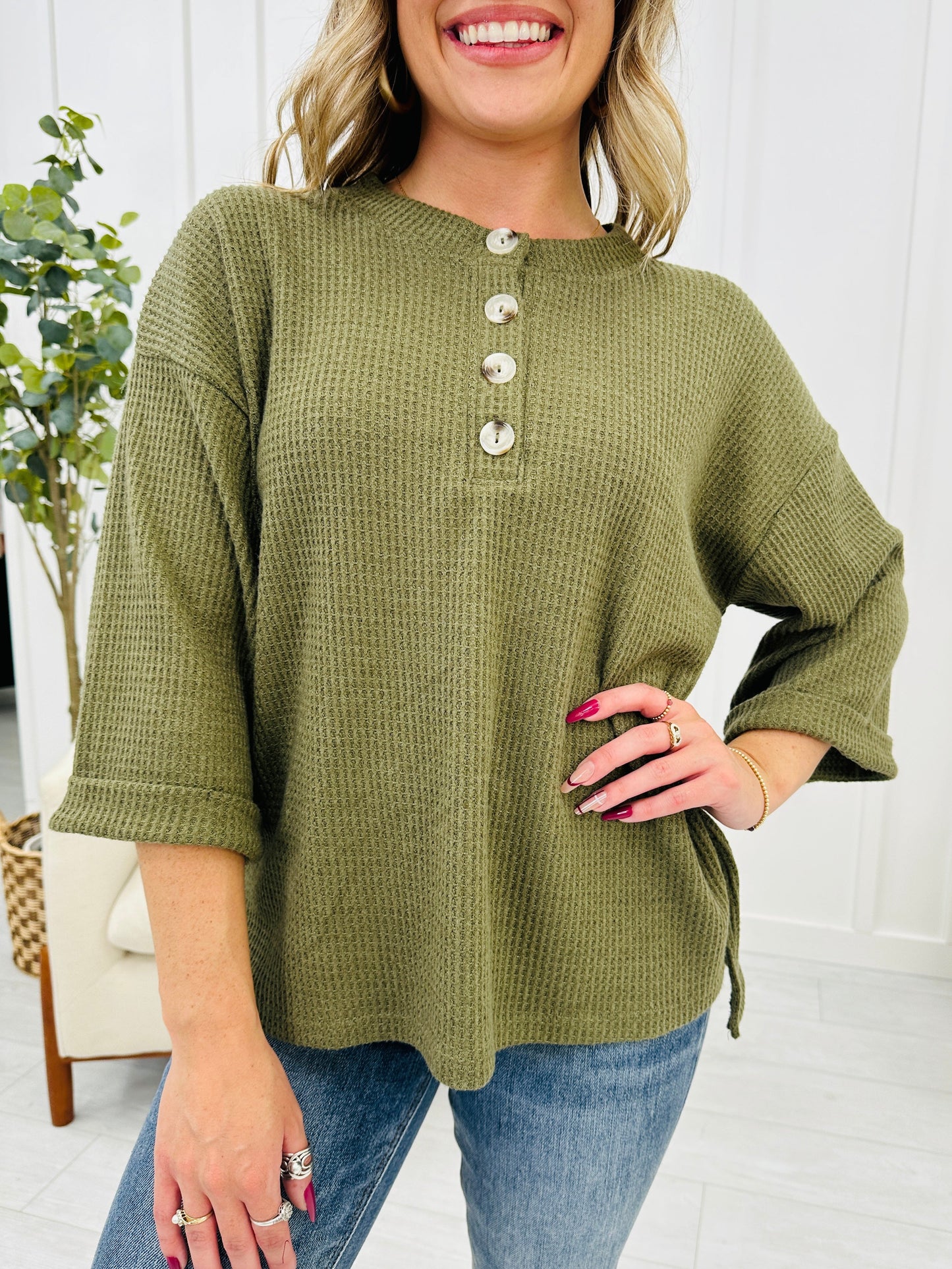 REG/CURVY Cute As a Button Top- Multiple Colors!