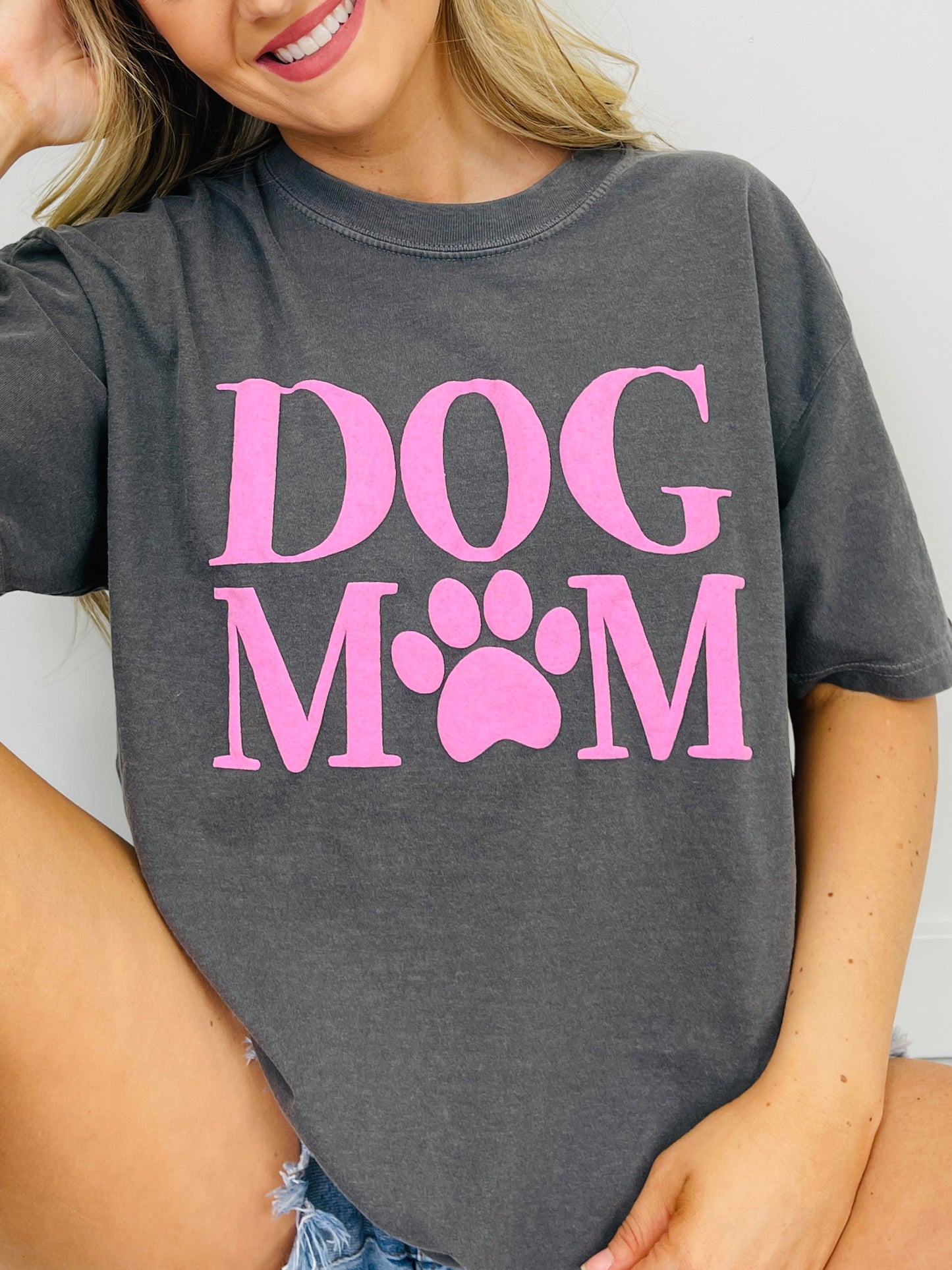Dog Mom Graphic Tee