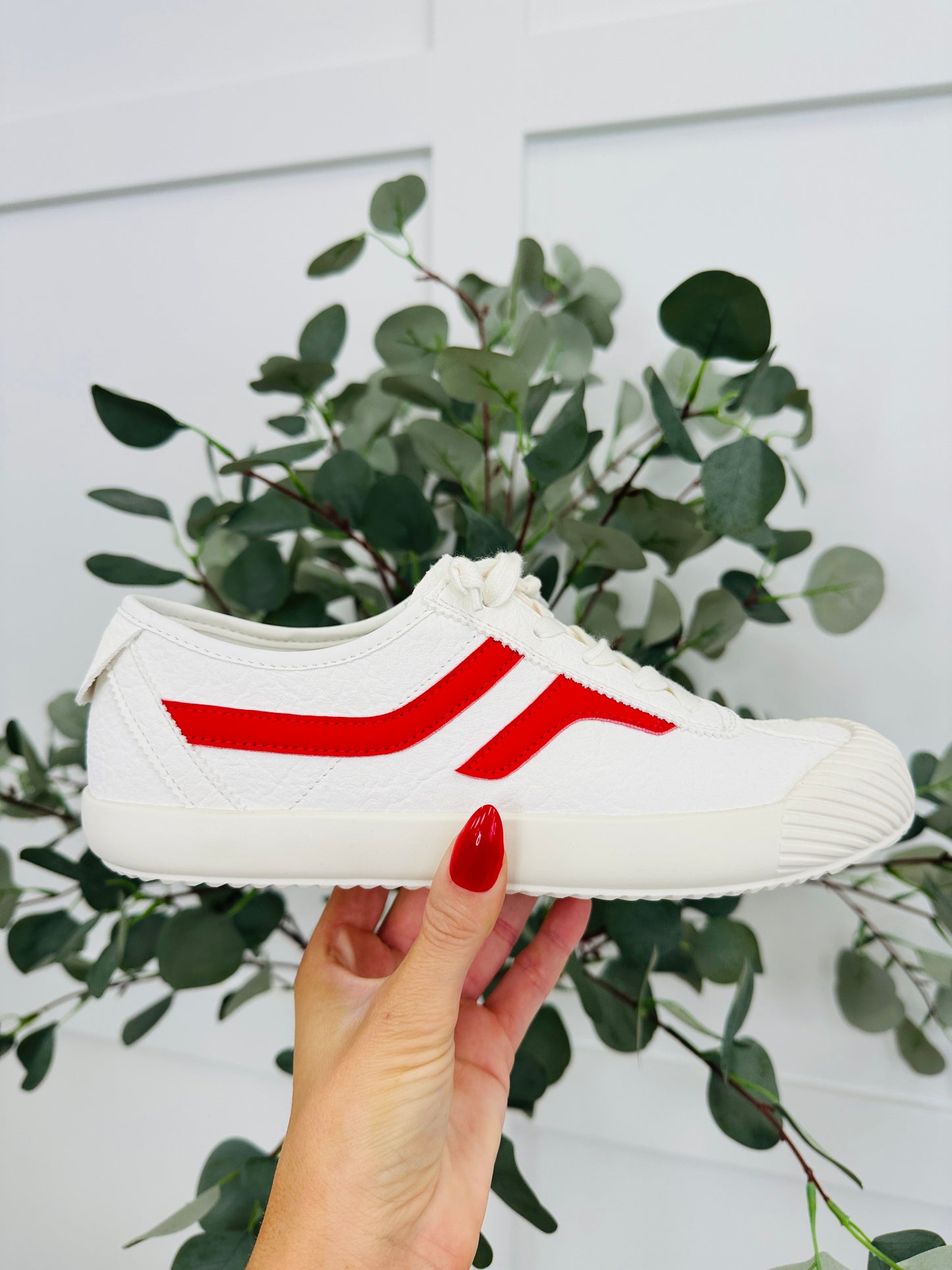 Metro Move Sneakers In Off White/Red