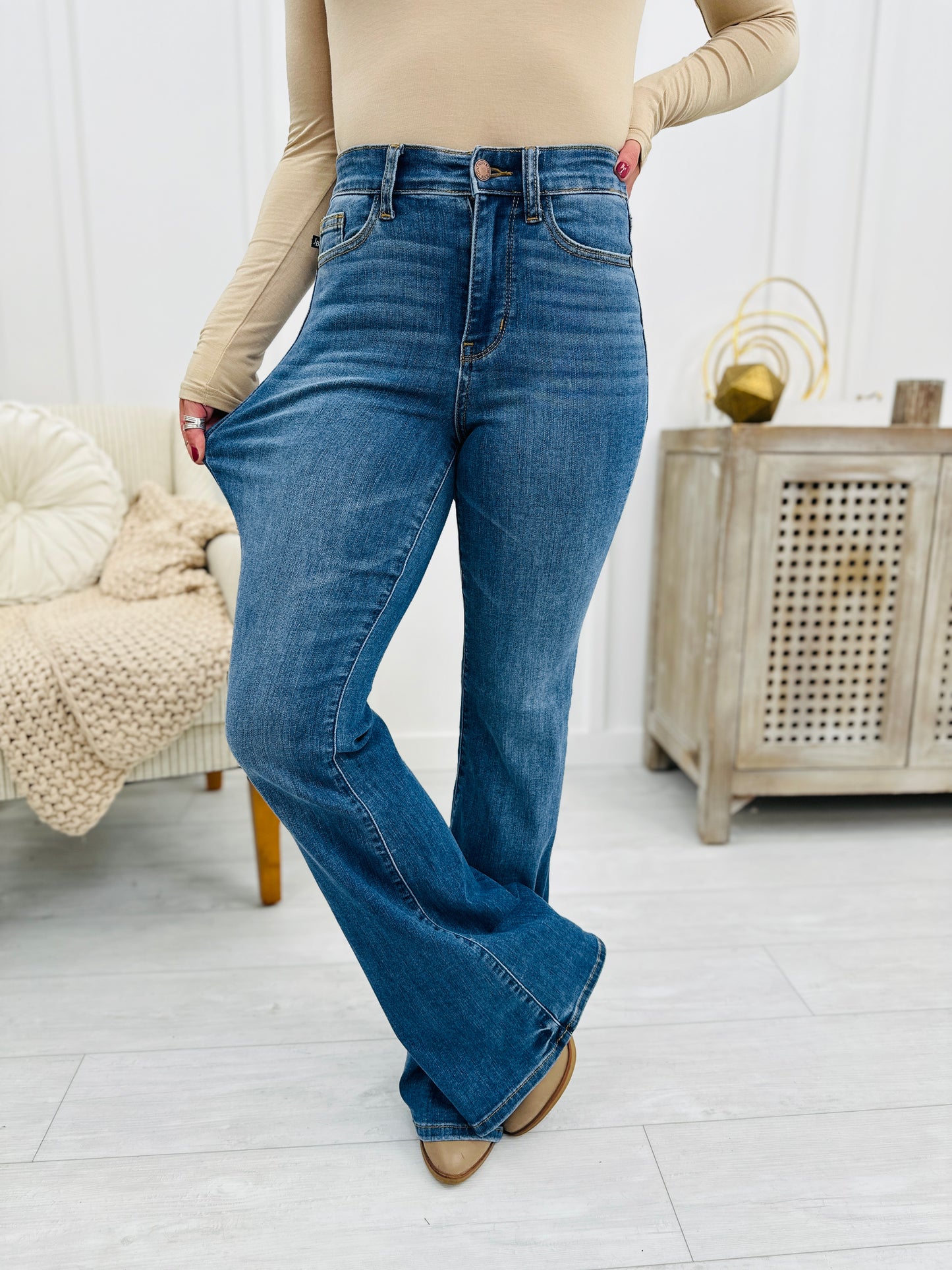 Judy Blue Twist and Shout Classic Flare Jeans in Reg/Curvy