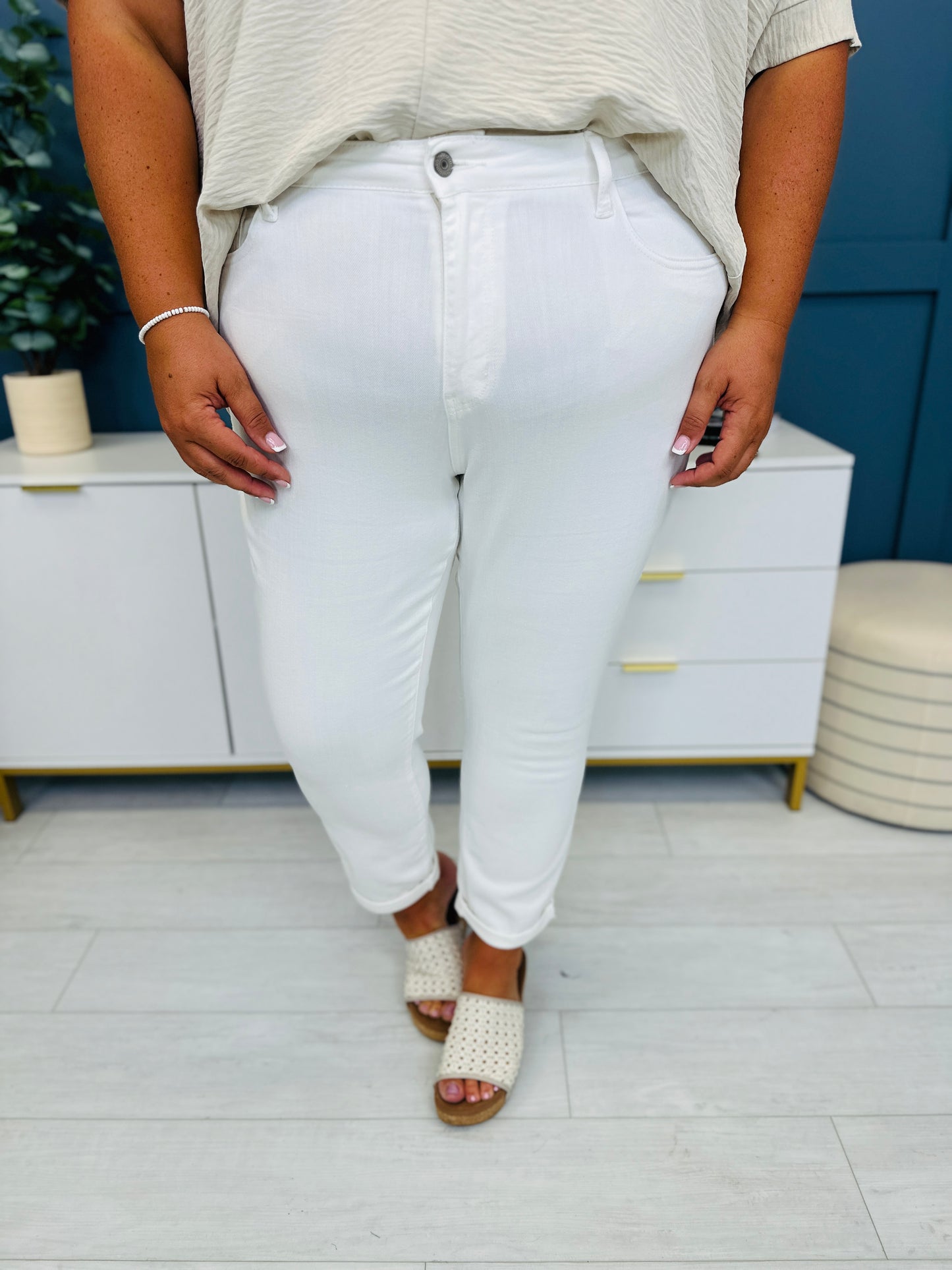 Judy Blue Perfect Match White Double Cuff Boyfriend Jeans in Reg/Curvy