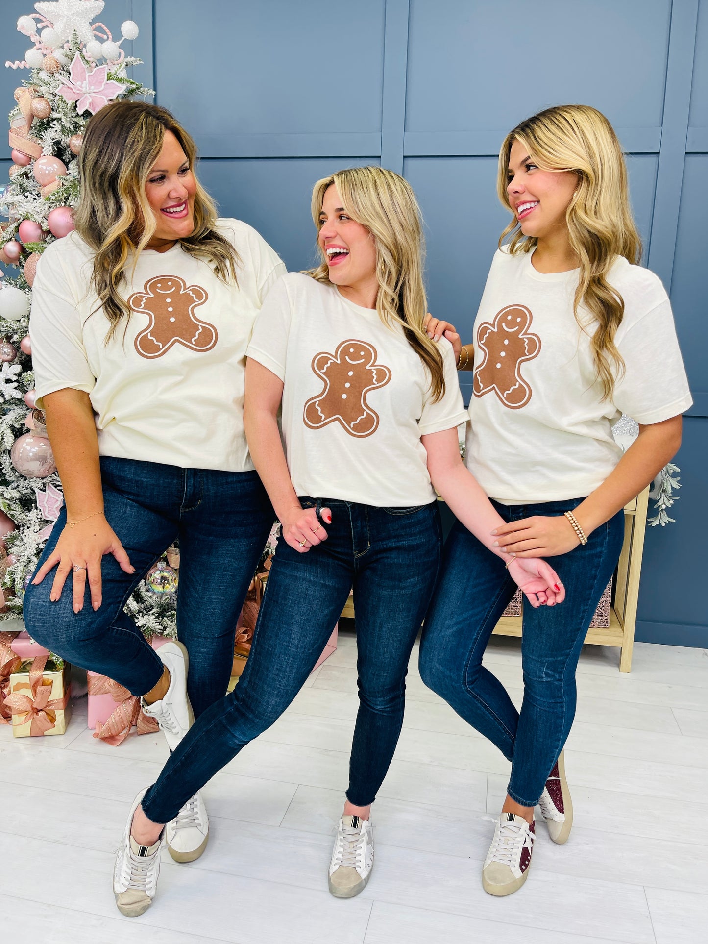 REG/CURVY Cream Gingerbread Man Graphic Tee